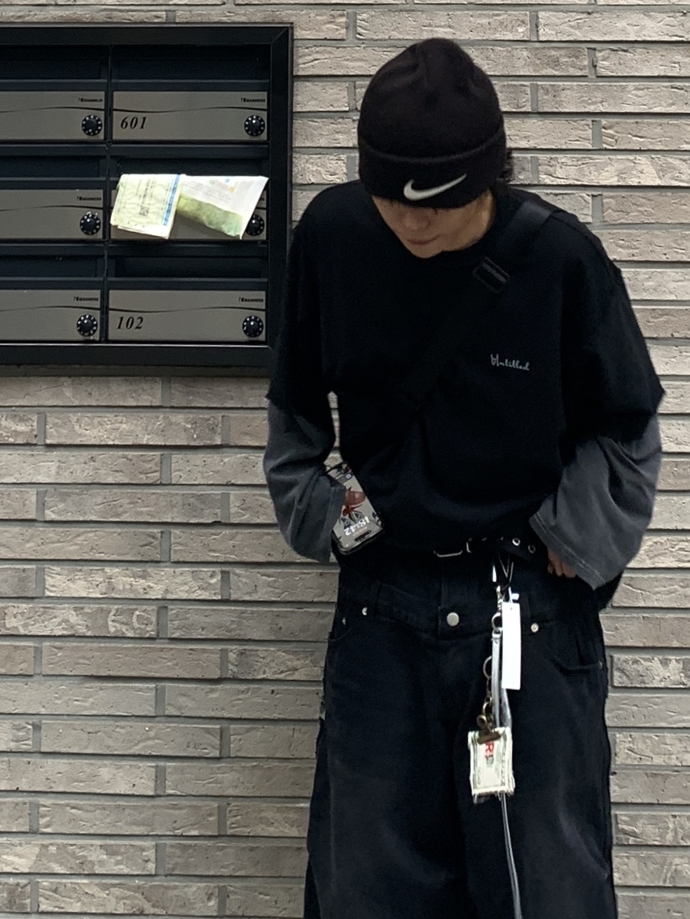 Nike x Stussy Cuff Beanie Black, Jordan 5 x Off-White Retro SP Black Muslin 착용 스타일 - 3