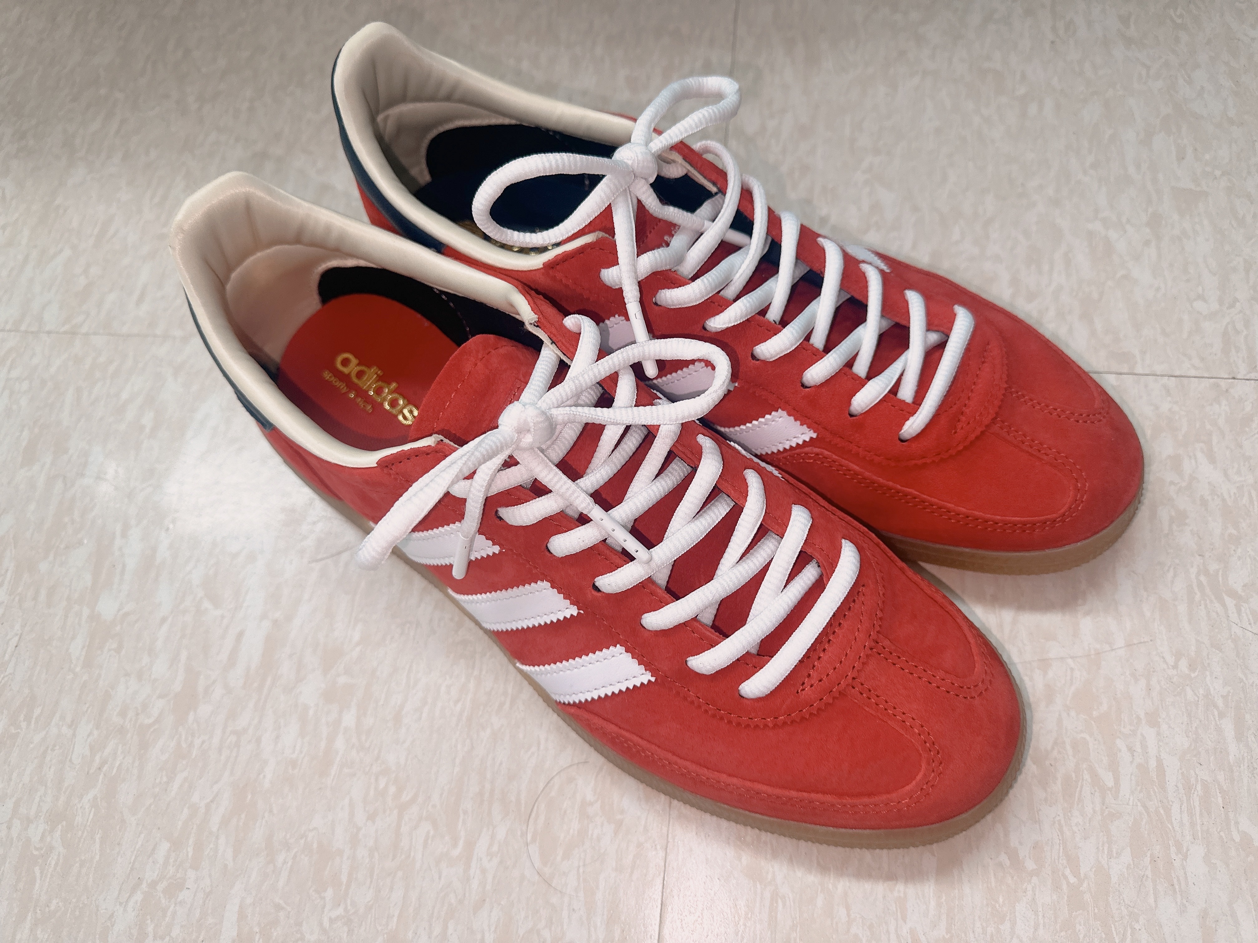 Adidas x Sporty & Rich Spezial Handball Collegiate Red Night Indigo 착용 스타일