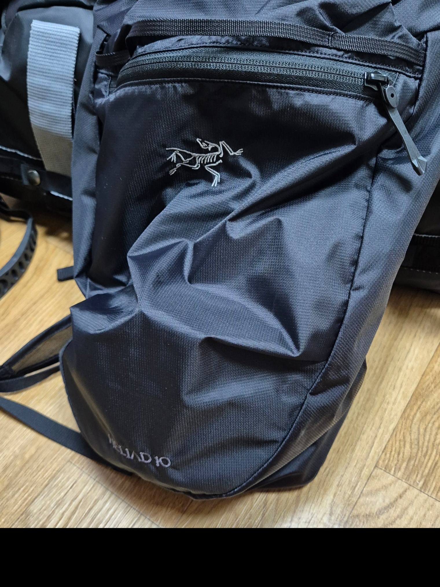 Arc'teryx Heliad 10 Backpack Black 착용 스타일 - 1