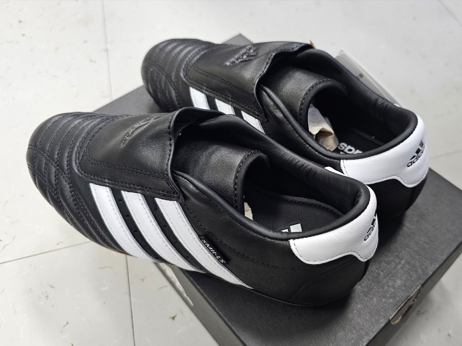 (W) Adidas Taekwondo Core Black Cloud White 착용 스타일 - 2