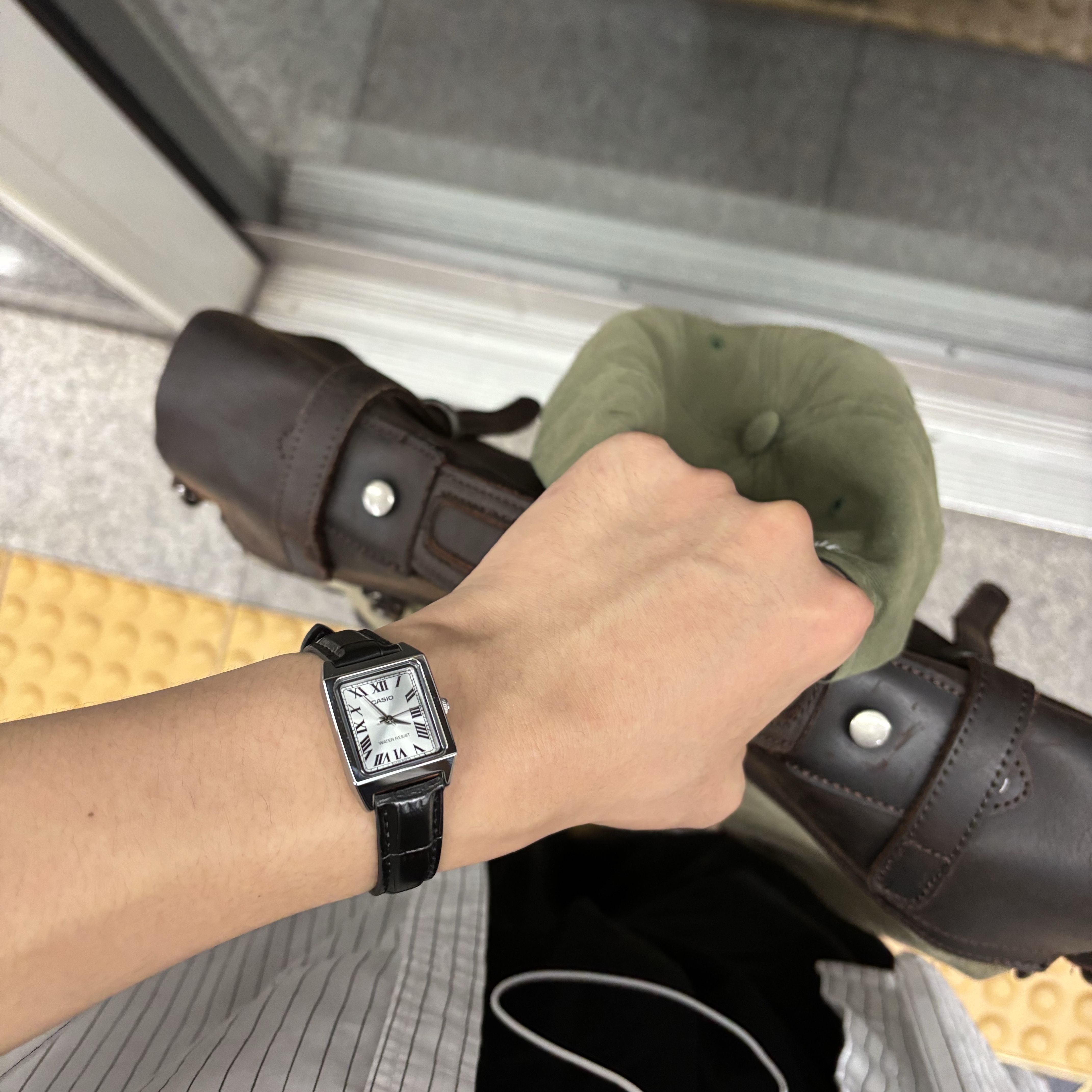 Casio LTP-V007L-7B1 착용 스타일