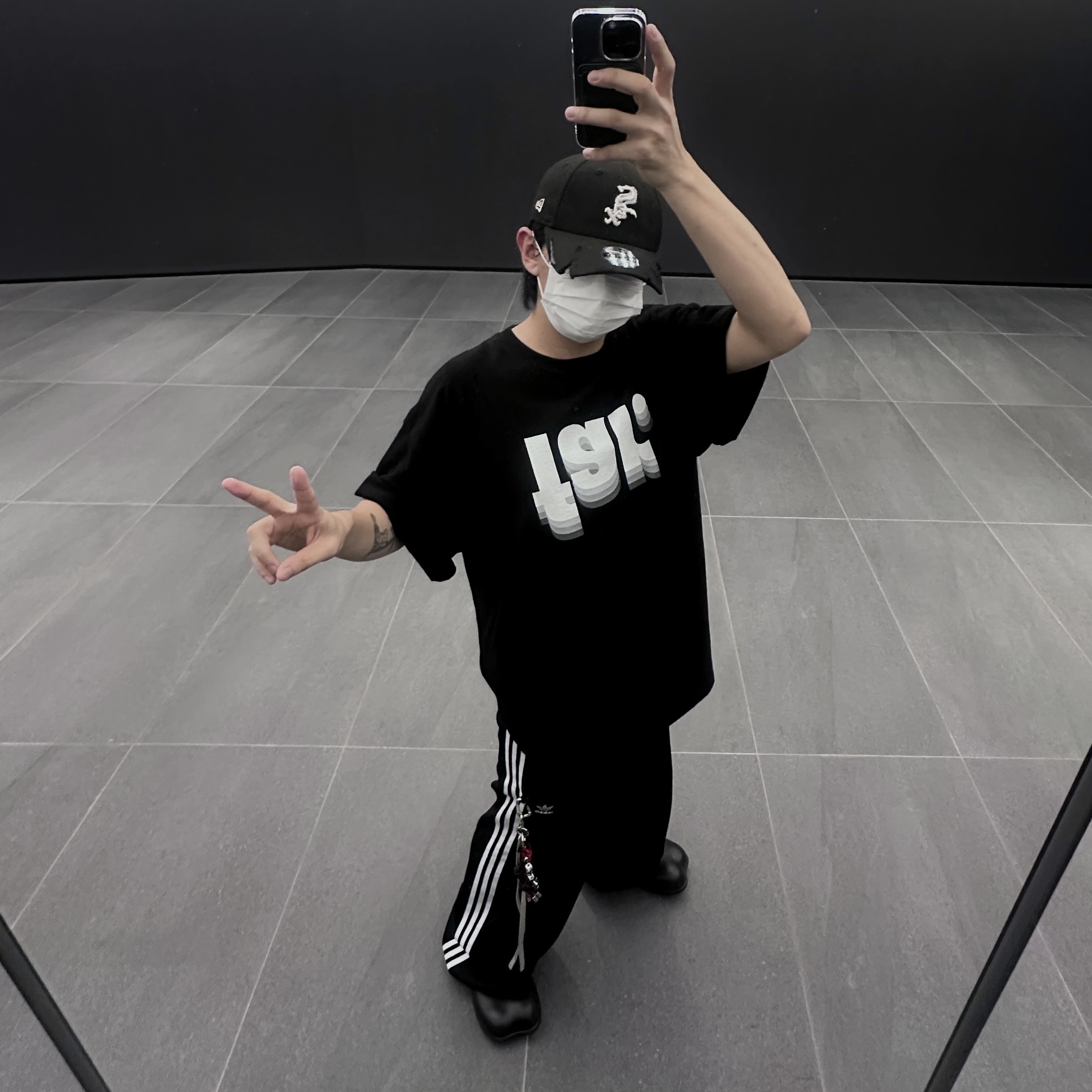 (W) Adidas Primeblue Relaxed Wide Leg Pants Black - US Sizing, (W) Adidas Primeblue Relaxed Wide Leg Pants Black - KR Sizing 착용 스타일 - 1