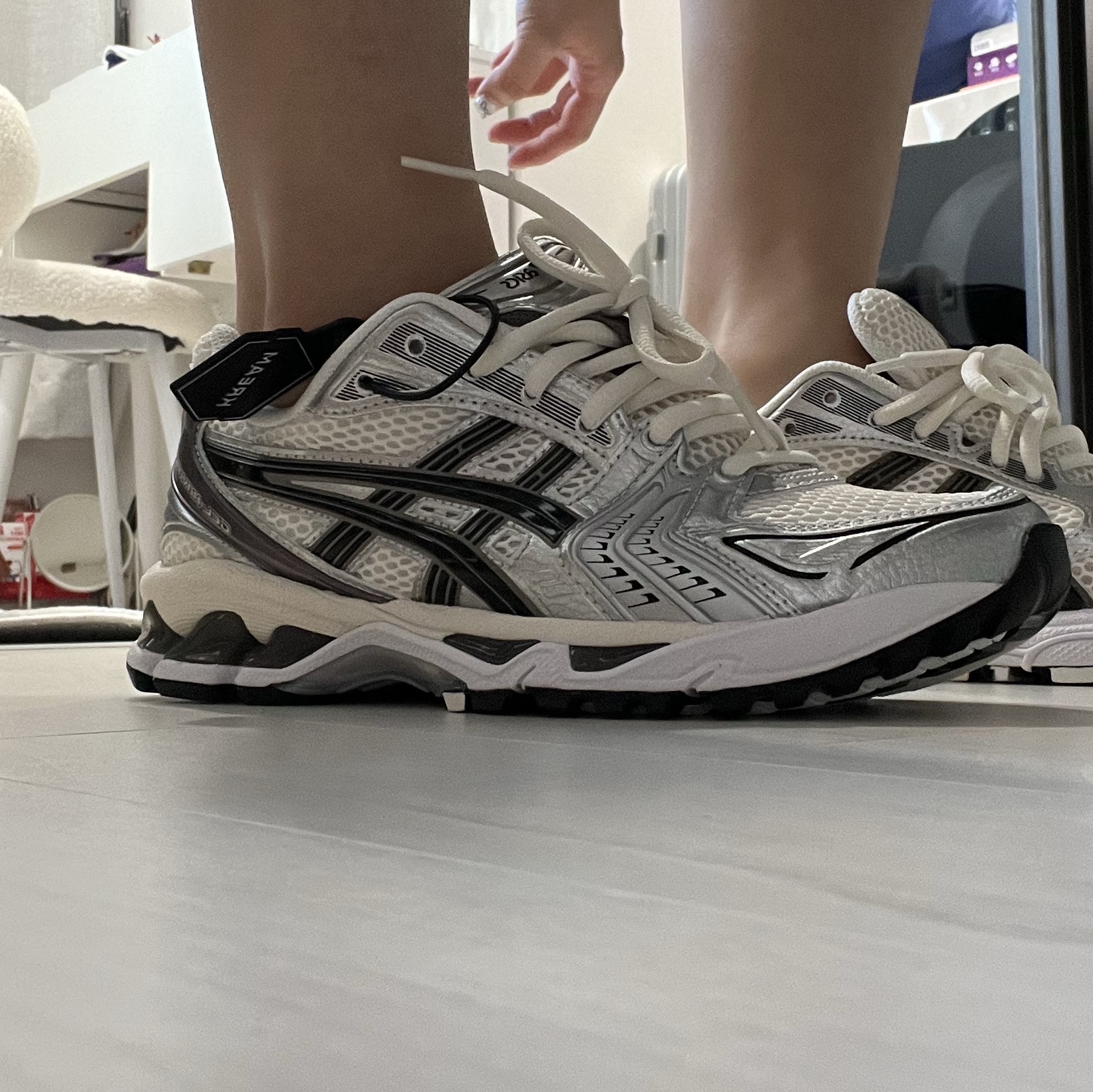 Asics Gel-Kayano 14 Cream Black 착용 스타일