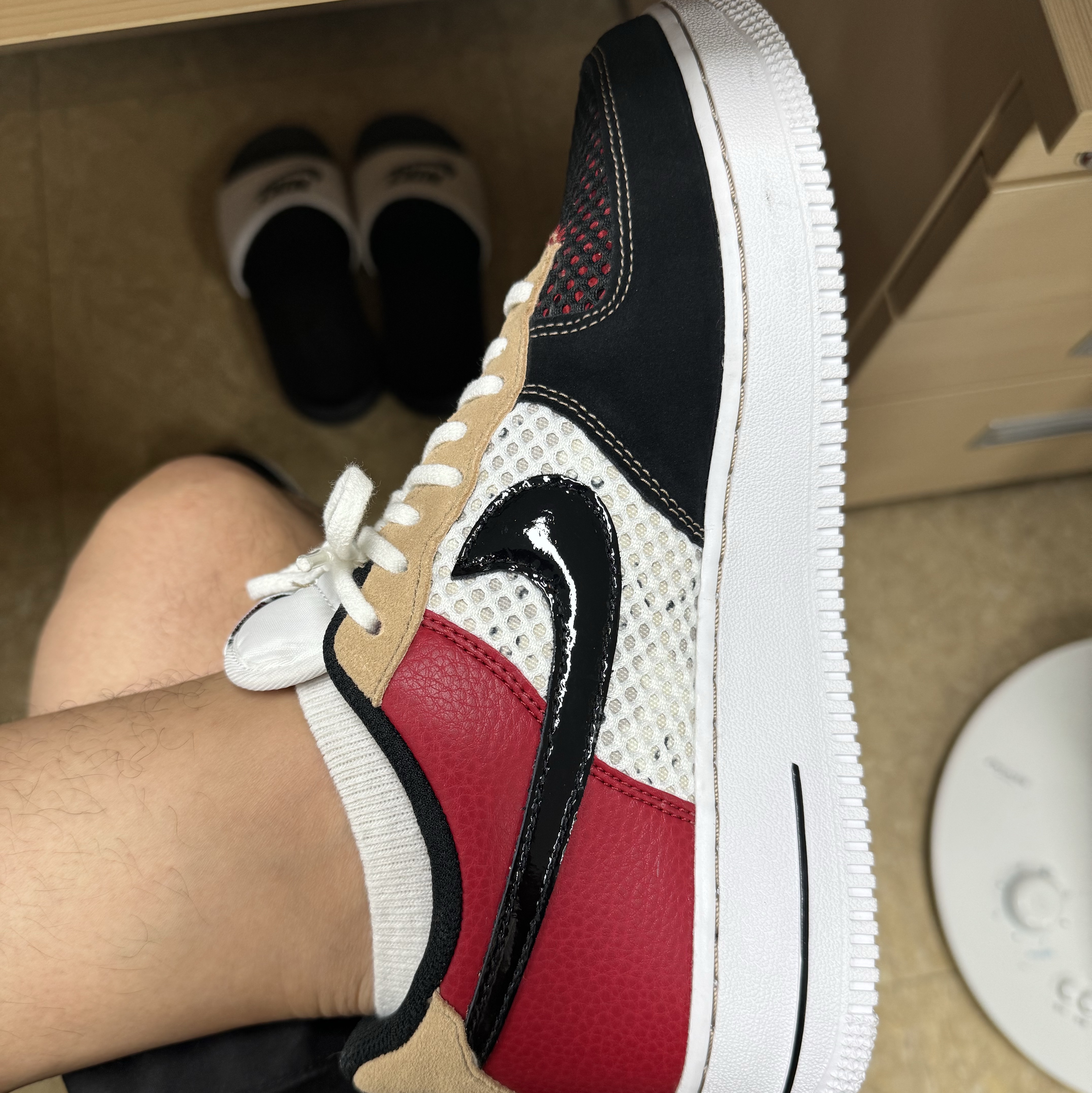 Nike Air Force 1 '07 LV8 Alter and Reveal 착용 스타일