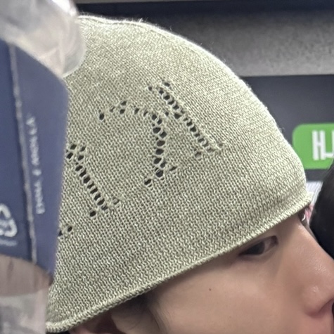 (W) Matin Kim Logo Punching Beanie Khaki 착용 스타일 - 1