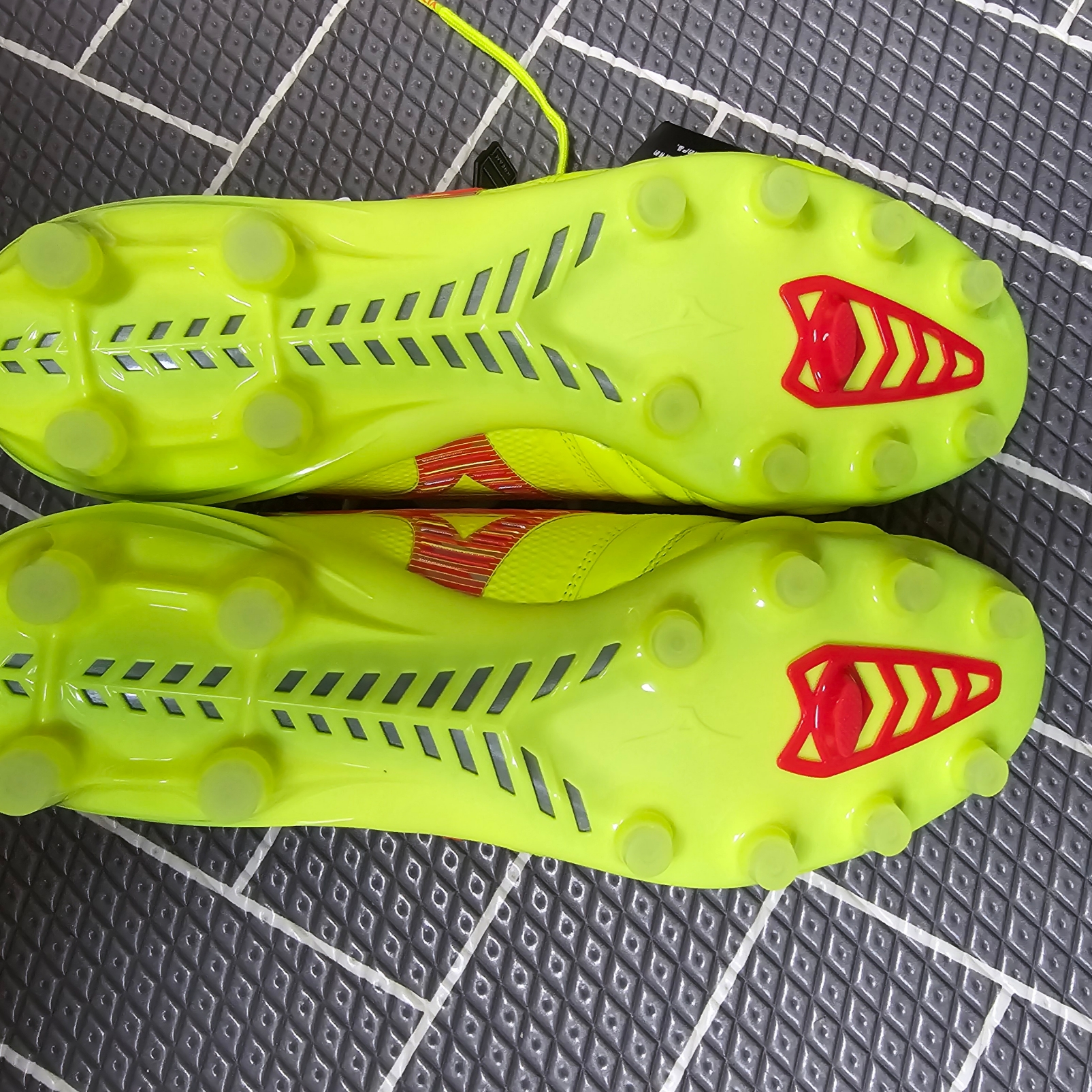 Mizuno Morelia Neo IV Beta Japan Safety Yellow Fairy Coral 착용 스타일 - 5