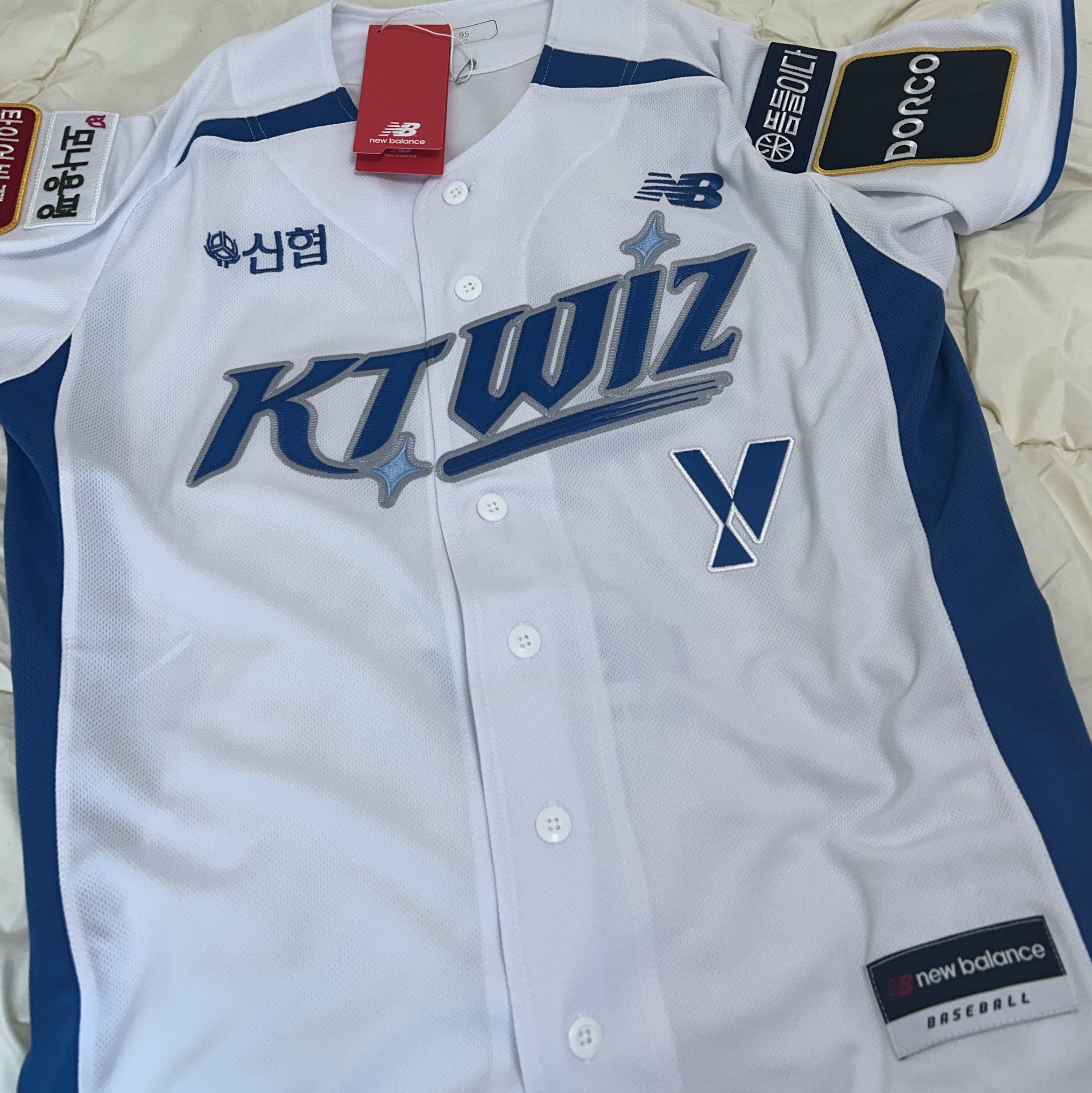 Libilly X Kt Wiz Water Festival Jersey 착용 스타일