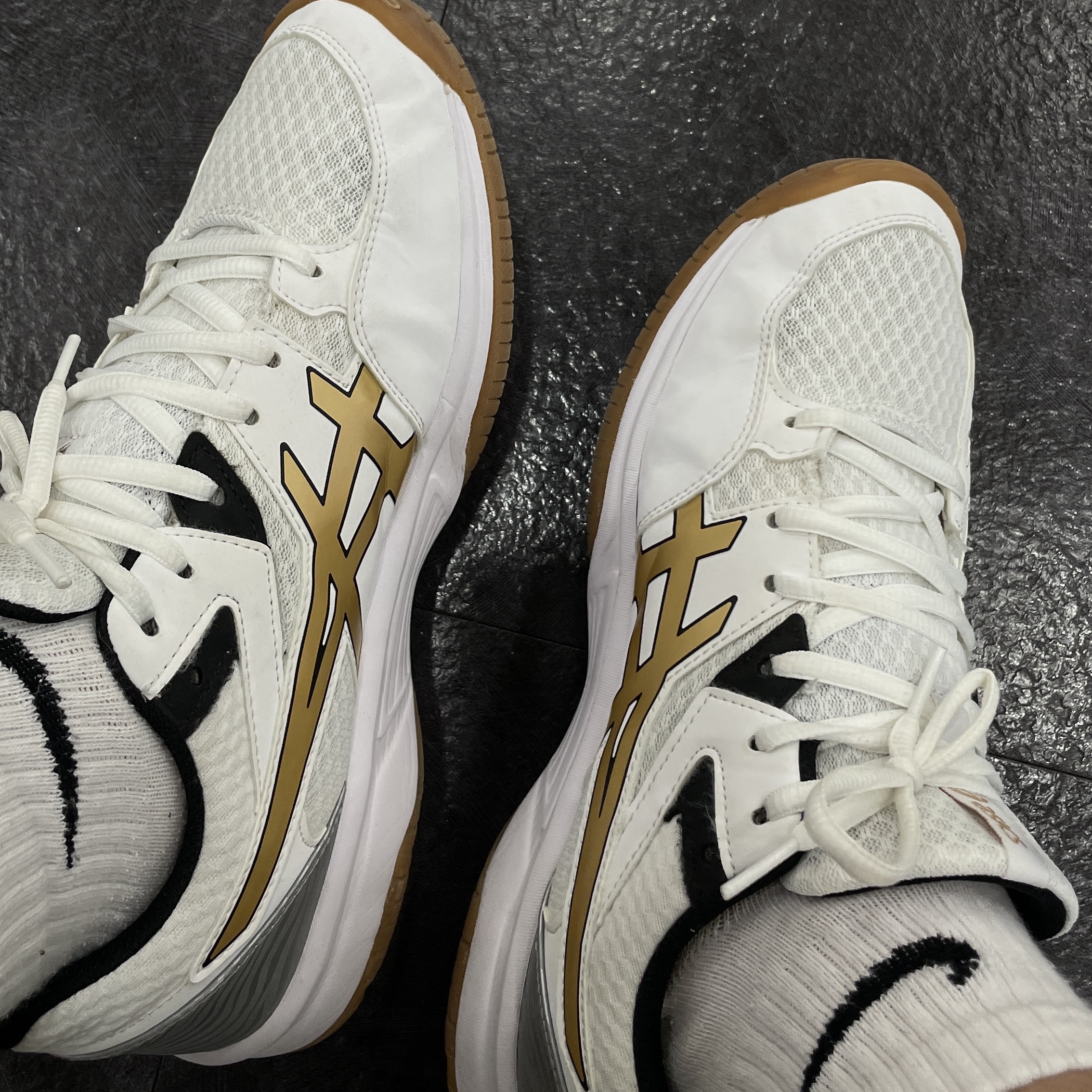 Asics Rivre CF White Pure Gold 착용 스타일 - 3