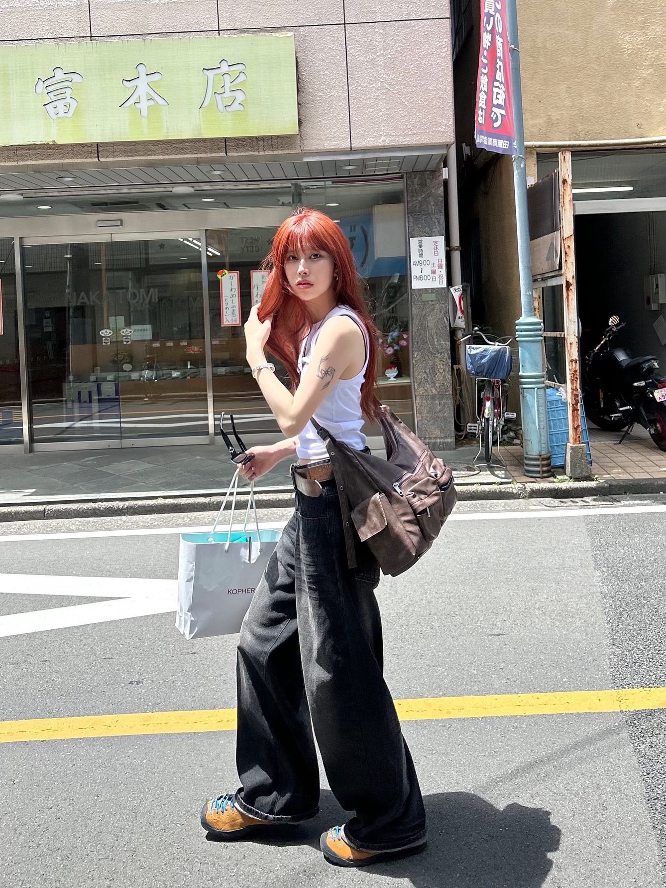 Suade Washed Sleeveless Black, Suade Washed Sleeveless White 착용 스타일