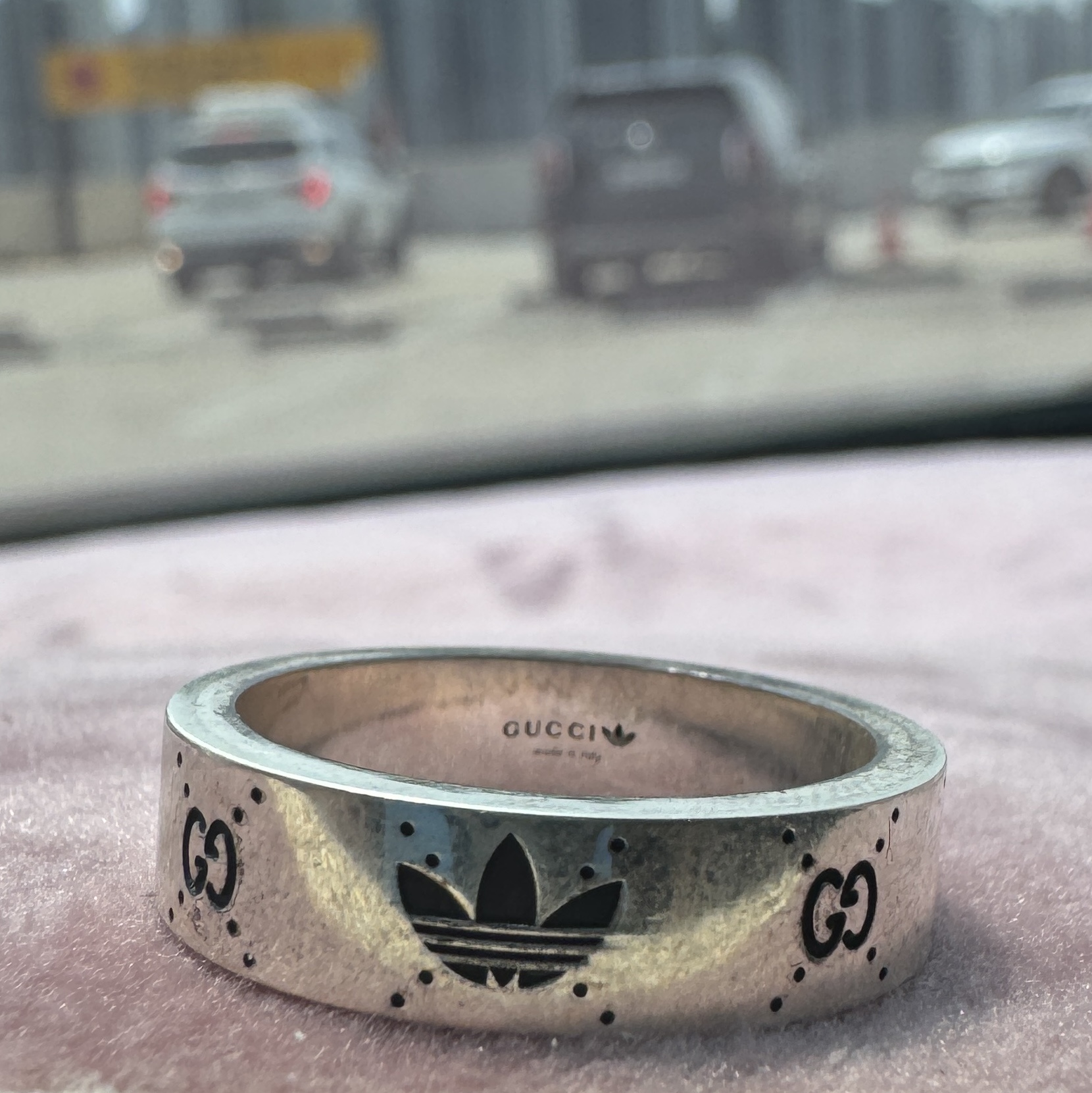 Gucci x Adidas Interlocking G Ring Silver 착용 스타일