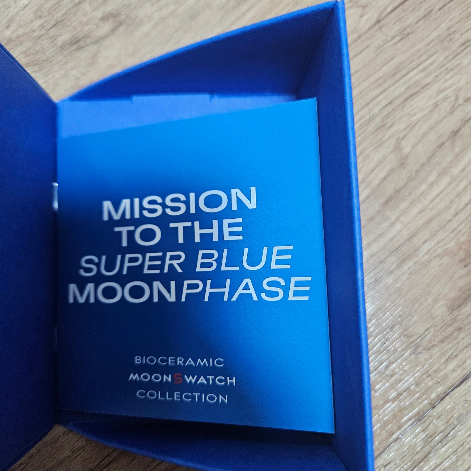 Swatch x Omega Bioceramic MoonSwatch Mission To The Super Blue Moonphase 착용 스타일 - 2