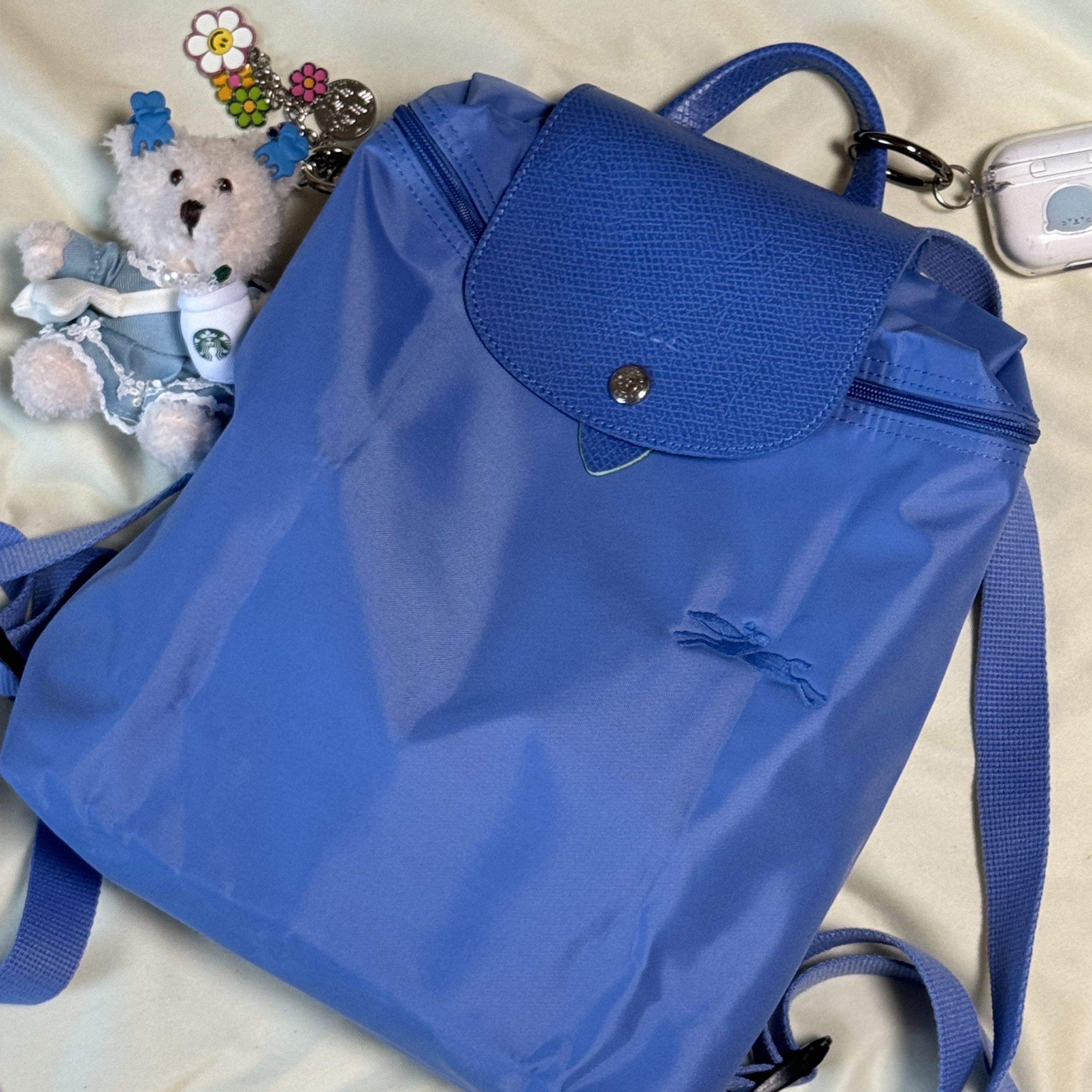 Longchamp Le Pliage Green Backpack Cornflower, Starbucks French Summer Bearista Keychain 착용 스타일