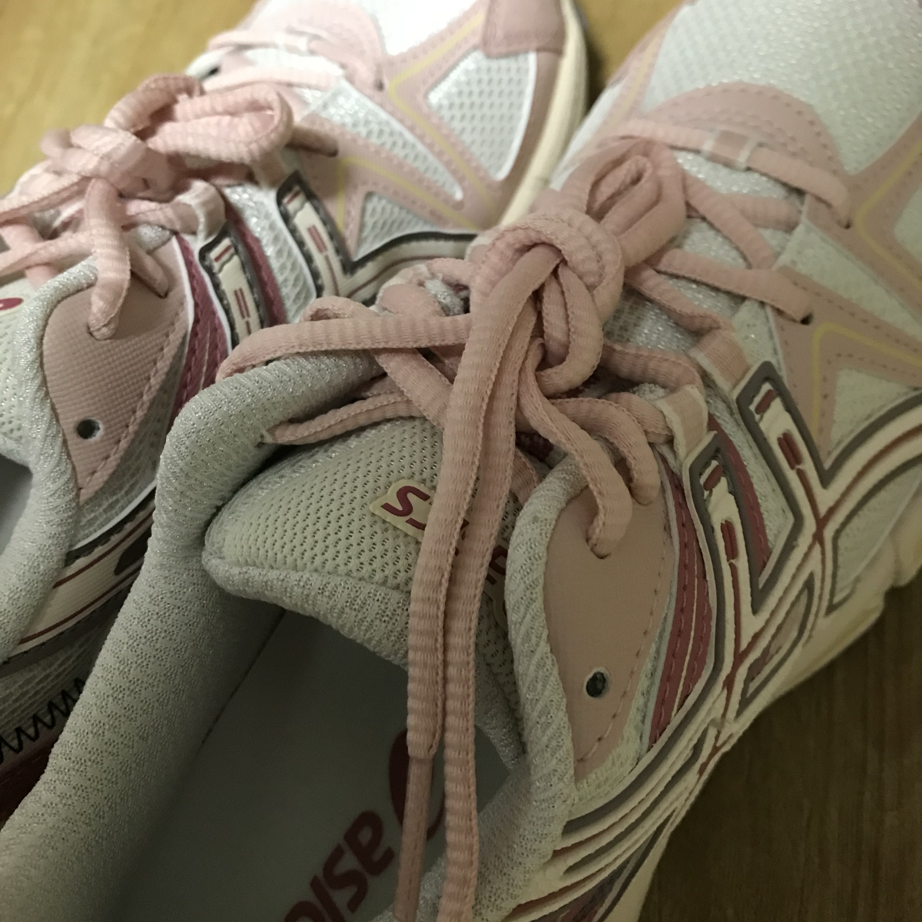 (W) Asics Gel-Kahana 8 White Pink 착용 스타일