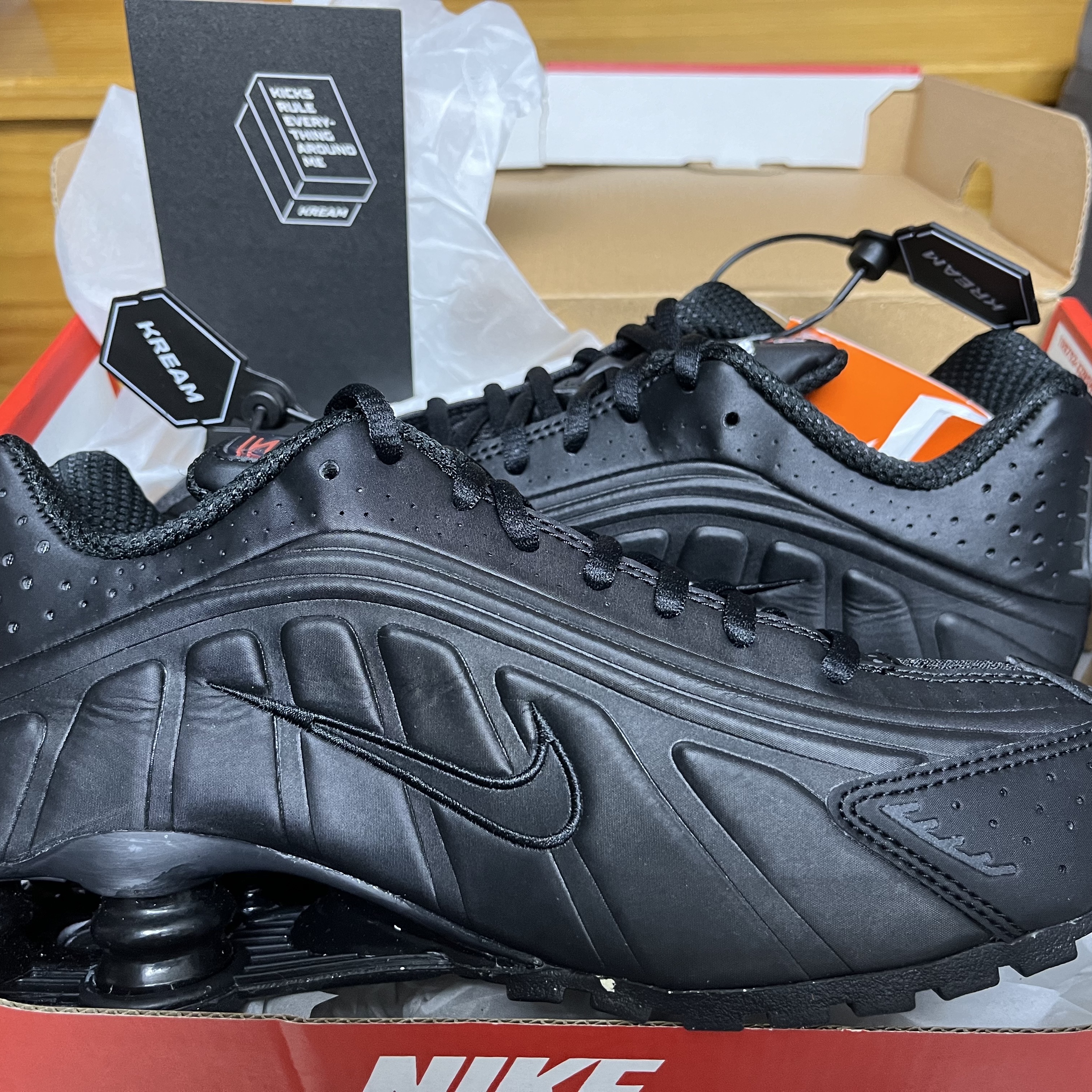 (W) Nike Shox R4 Black 착용 스타일 - 3