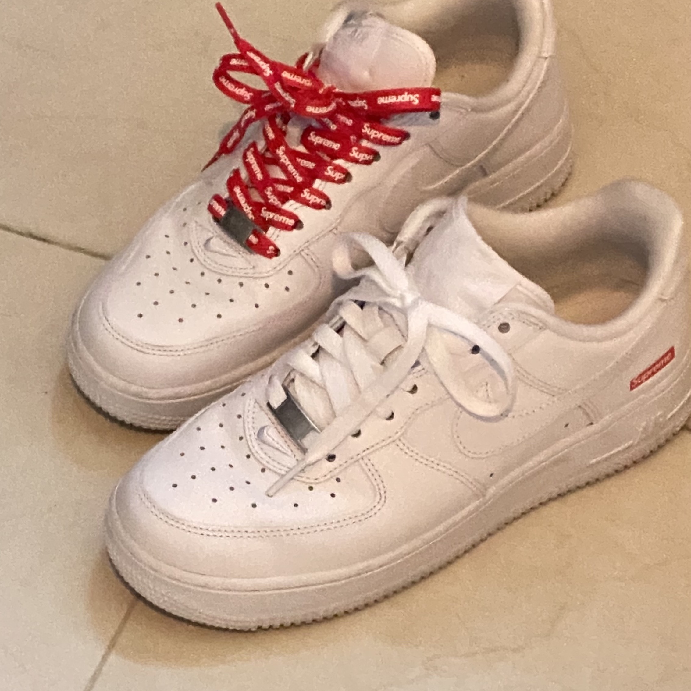 Nike x Supreme Air Force 1 Low White 착용 스타일