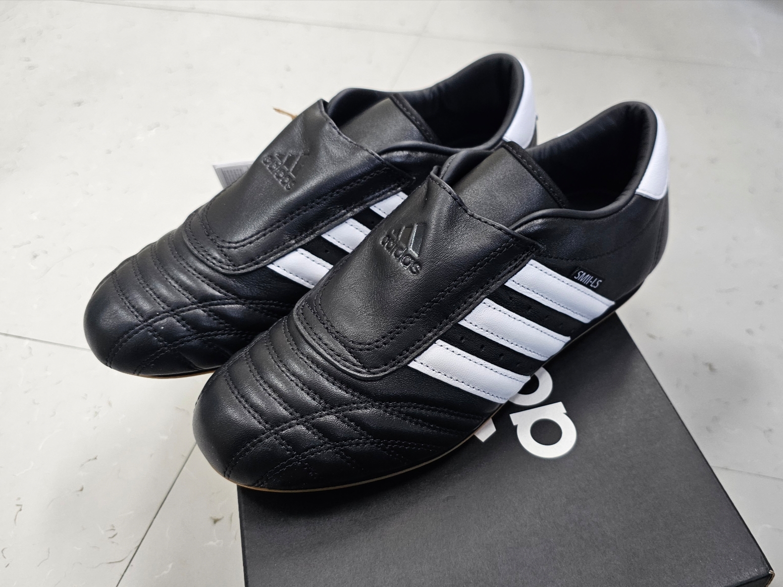 (W) Adidas Taekwondo Core Black Cloud White 착용 스타일 - 3
