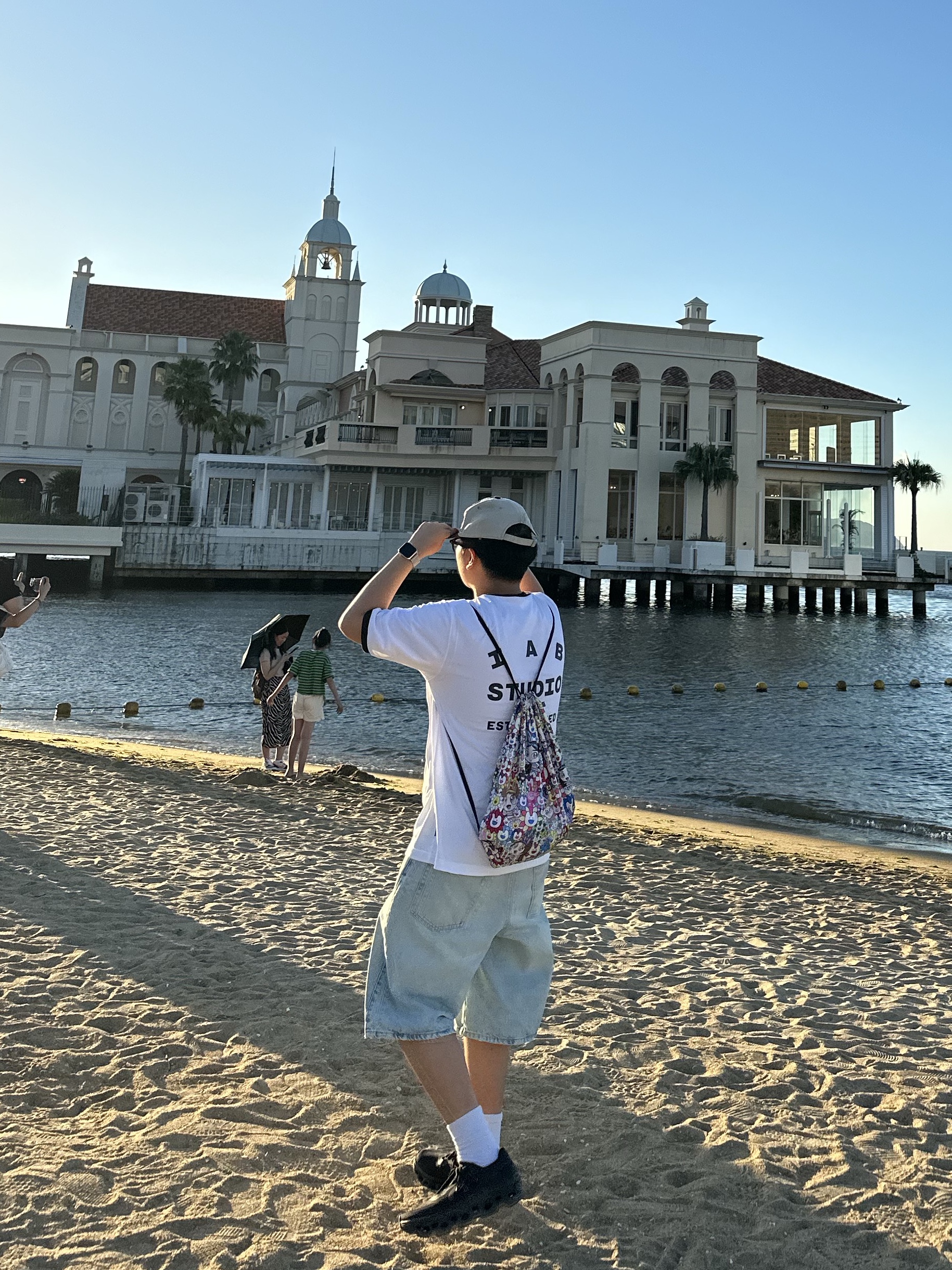 IAB Studio Established T-Shirt White Black, NewJeans Supernatural NJ x Murakami Drawstring Bag Ver. 착용 스타일 - 2