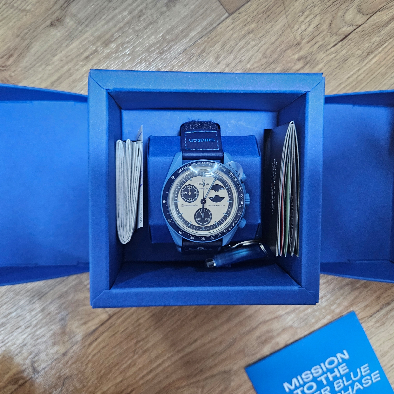 Swatch x Omega Bioceramic MoonSwatch Mission To The Super Blue Moonphase 착용 스타일 - 1