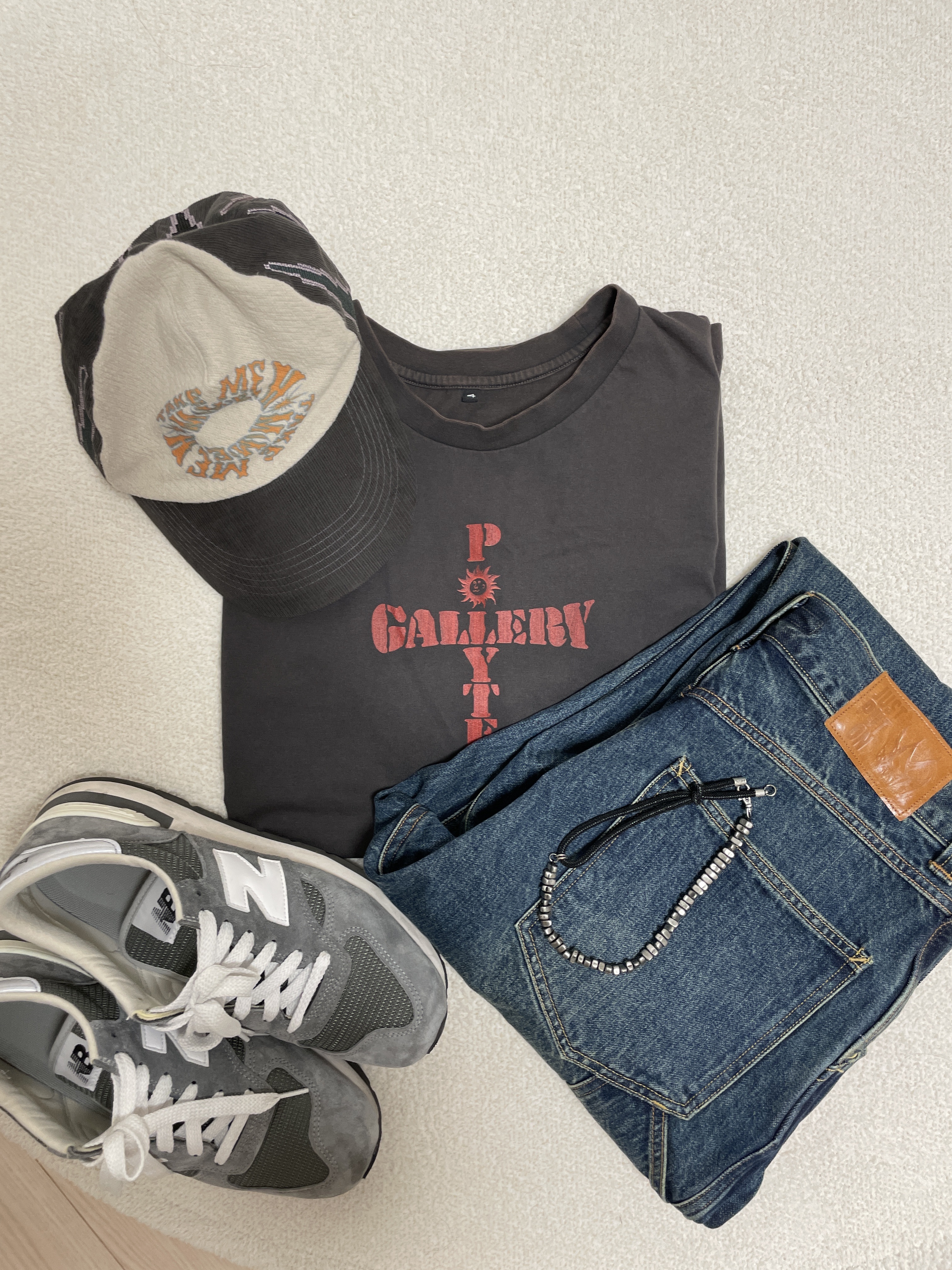 New Balance 990v1 Made in USA Grey White, Polyteru 1011 1/2 Graphic T Shirt 'Cross Tee' Washed Charcoal Brown 착용 스타일 - 7
