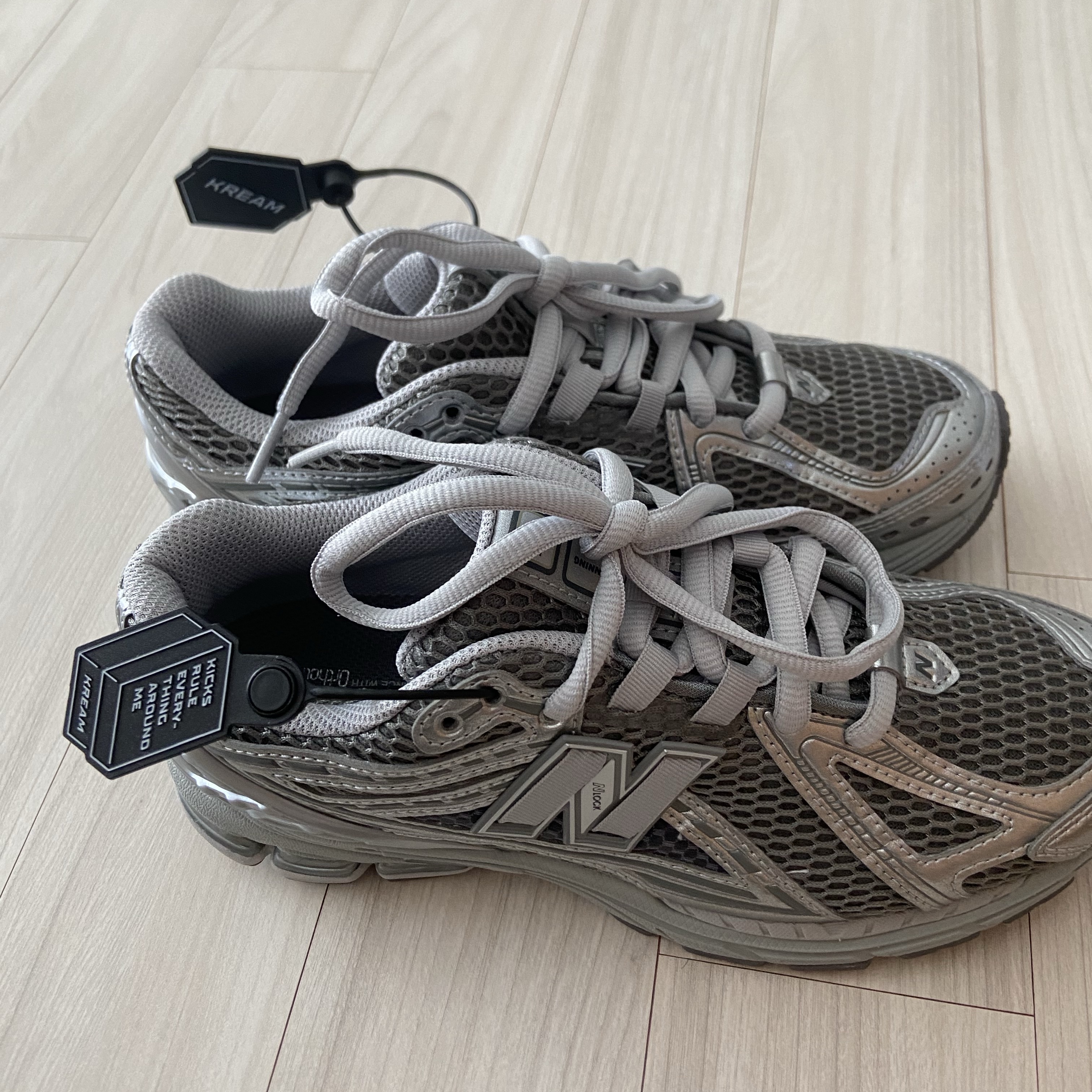 New Balance 1906R Harbor Grey Silver Metalic 착용 스타일