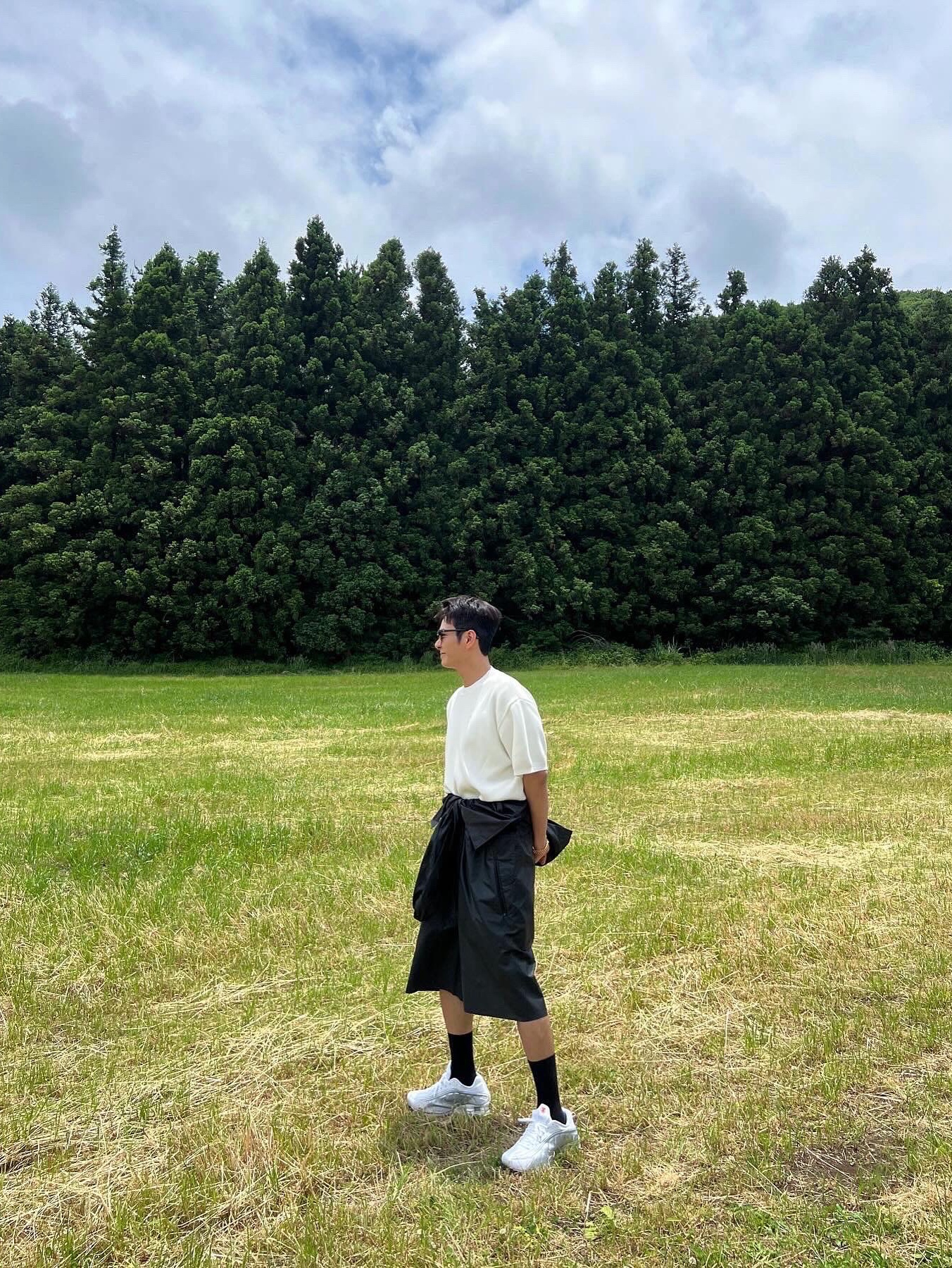 (W) Nike Shox R4 White Metallic Silver 착용 스타일 - 2