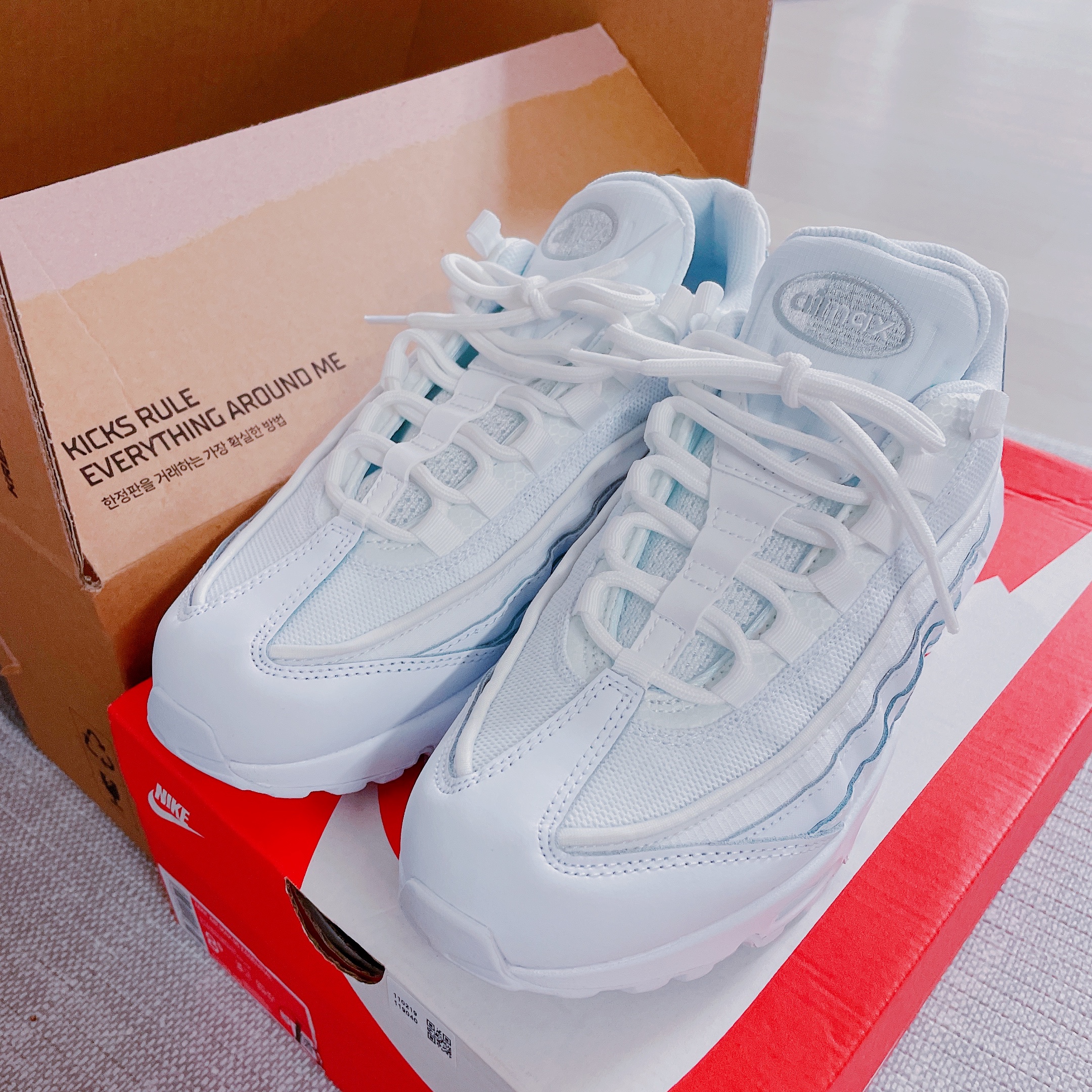 Nike Air Max 95 Essential Triple White 착용 스타일