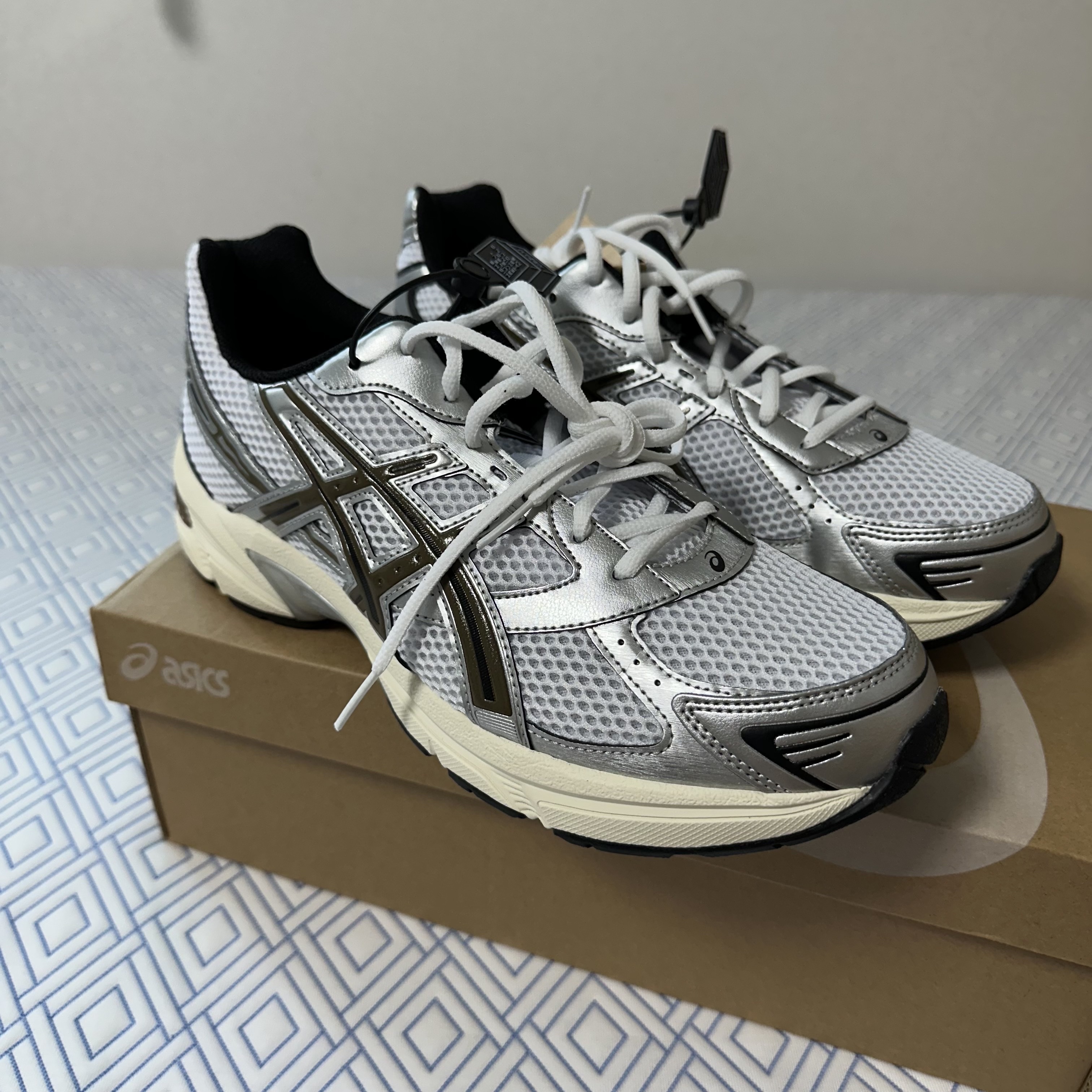 Asics Gel-1130 White Clay Canyon 착용 스타일 - 2