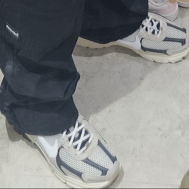 Supreme Cotton Cinch Pant Black - 24SS, Nike Zoom Vomero 5 Light Bone and Black 착용 스타일