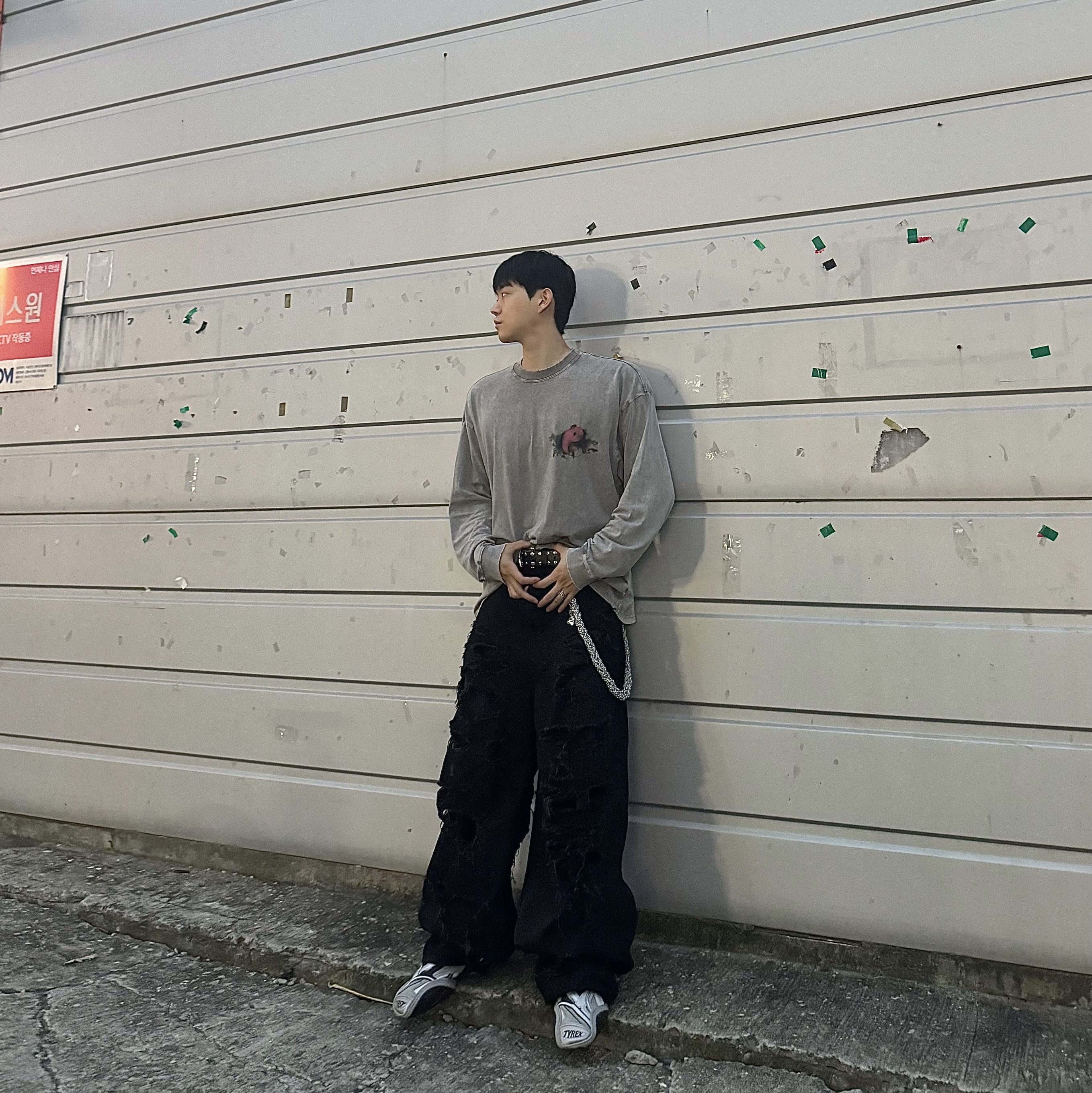 Balenciaga Tyrex Sneakers Black Grey, Undermycar Leachianus Multiple Tangles Double Logo Chain Down Blue - 23SS 착용 스타일 - 1
