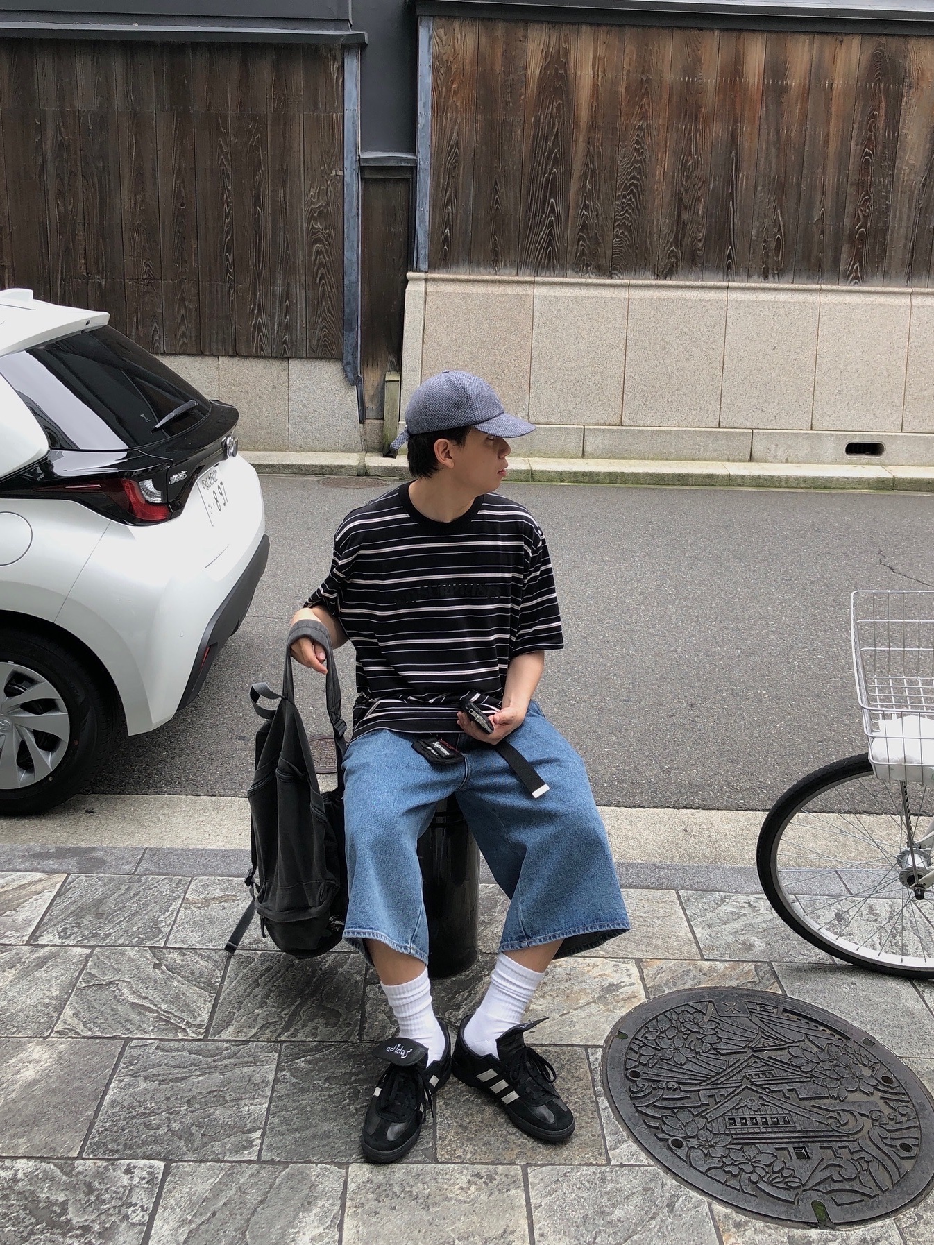 Suade Carpenter Denim Shorts Light Blue, Suade Carpenter Denim Shorts Black 착용 스타일