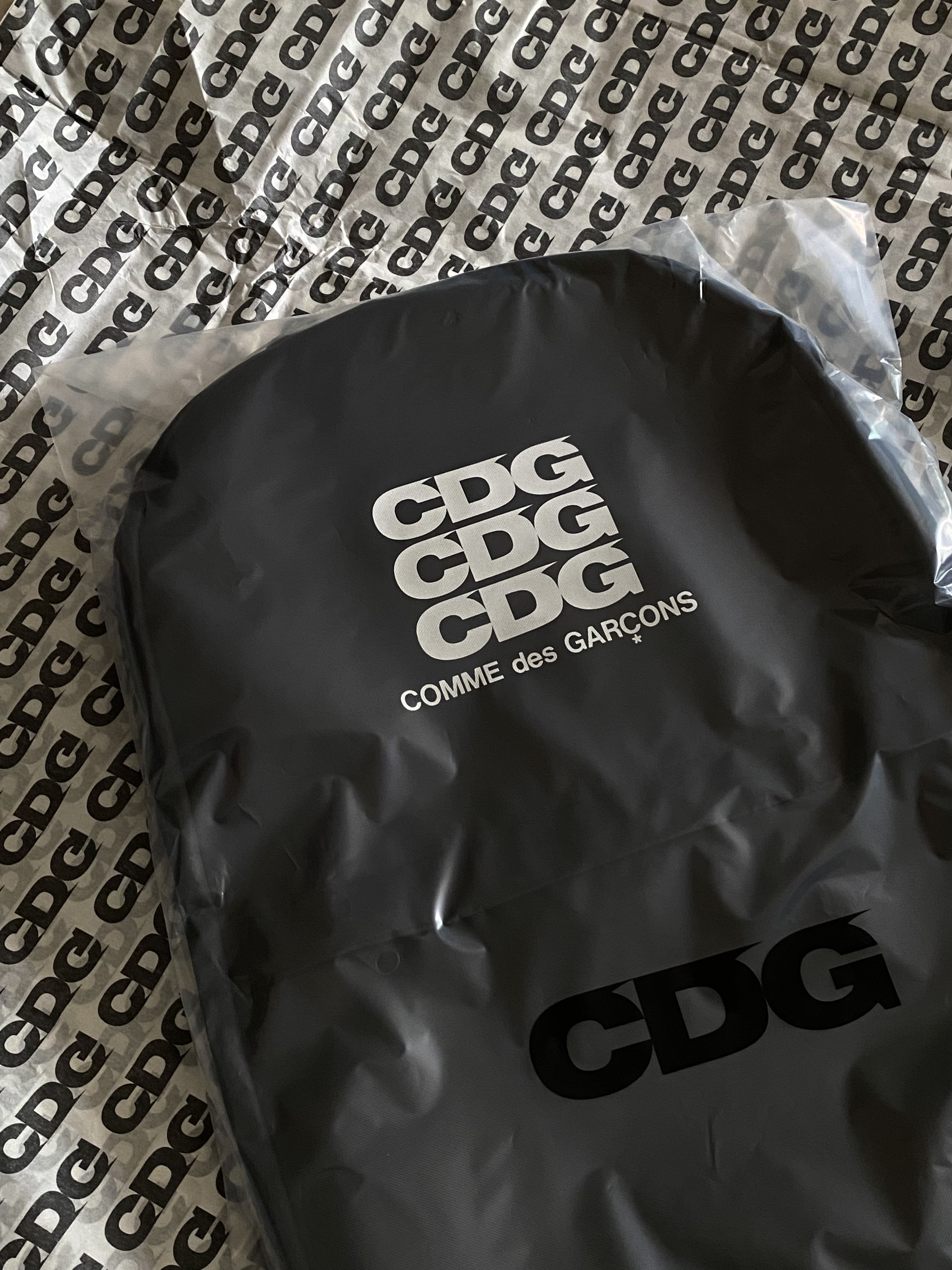 CDG Backpack Black 착용 스타일