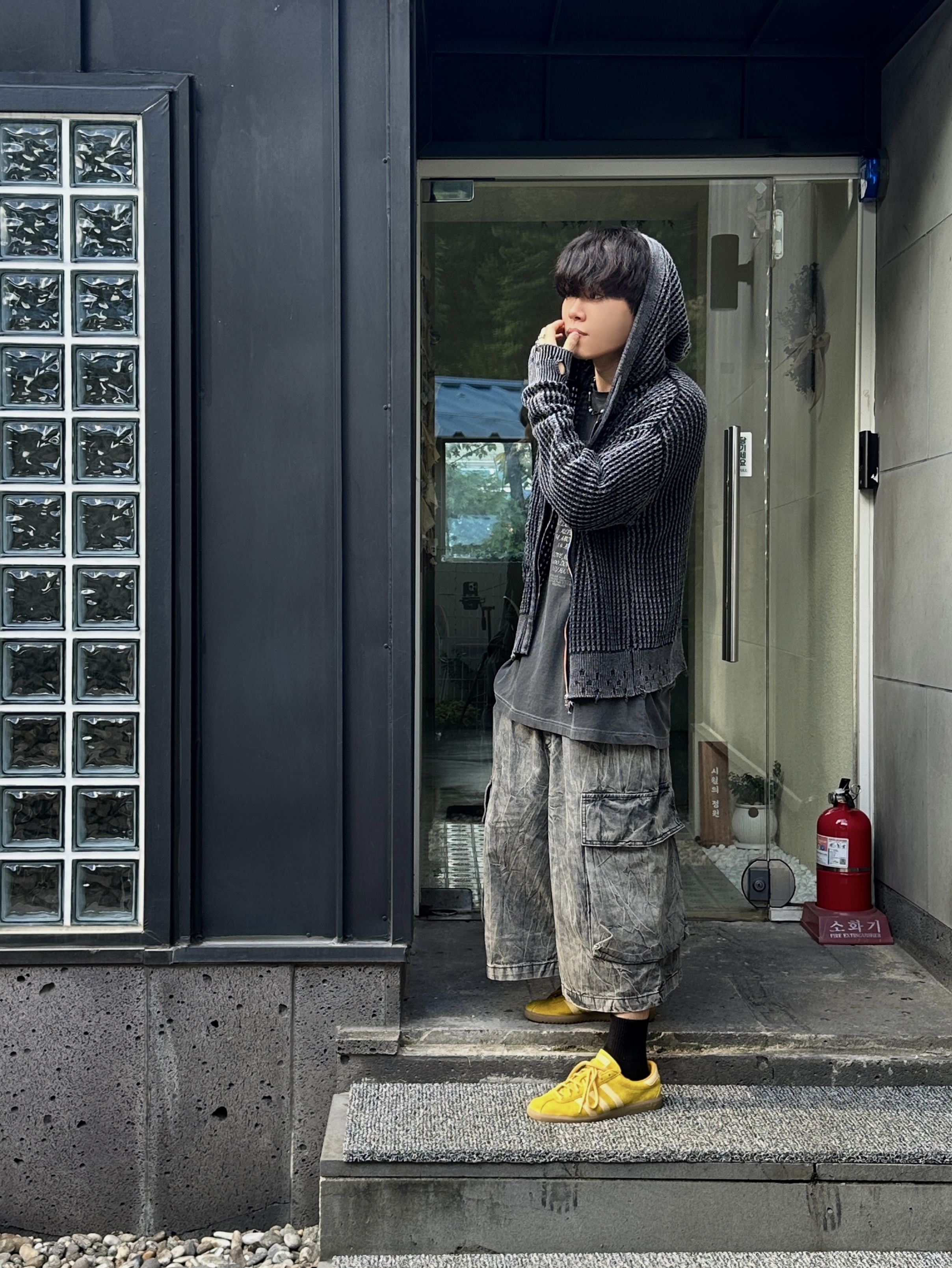 Adidas Bermuda Bold Gold 착용 스타일 - 1