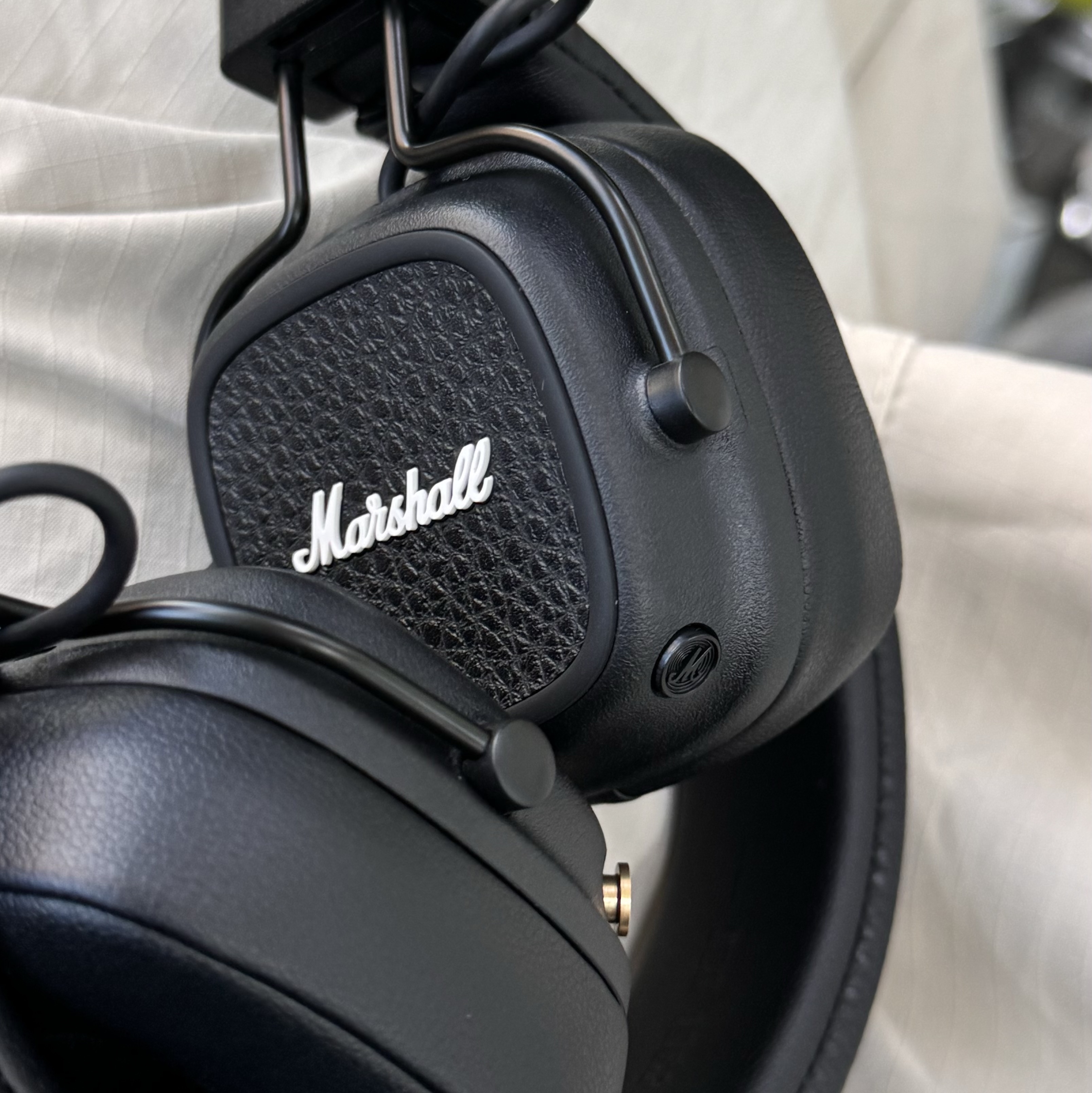 Marshall Major V Black (Korean Ver.) 착용 스타일
