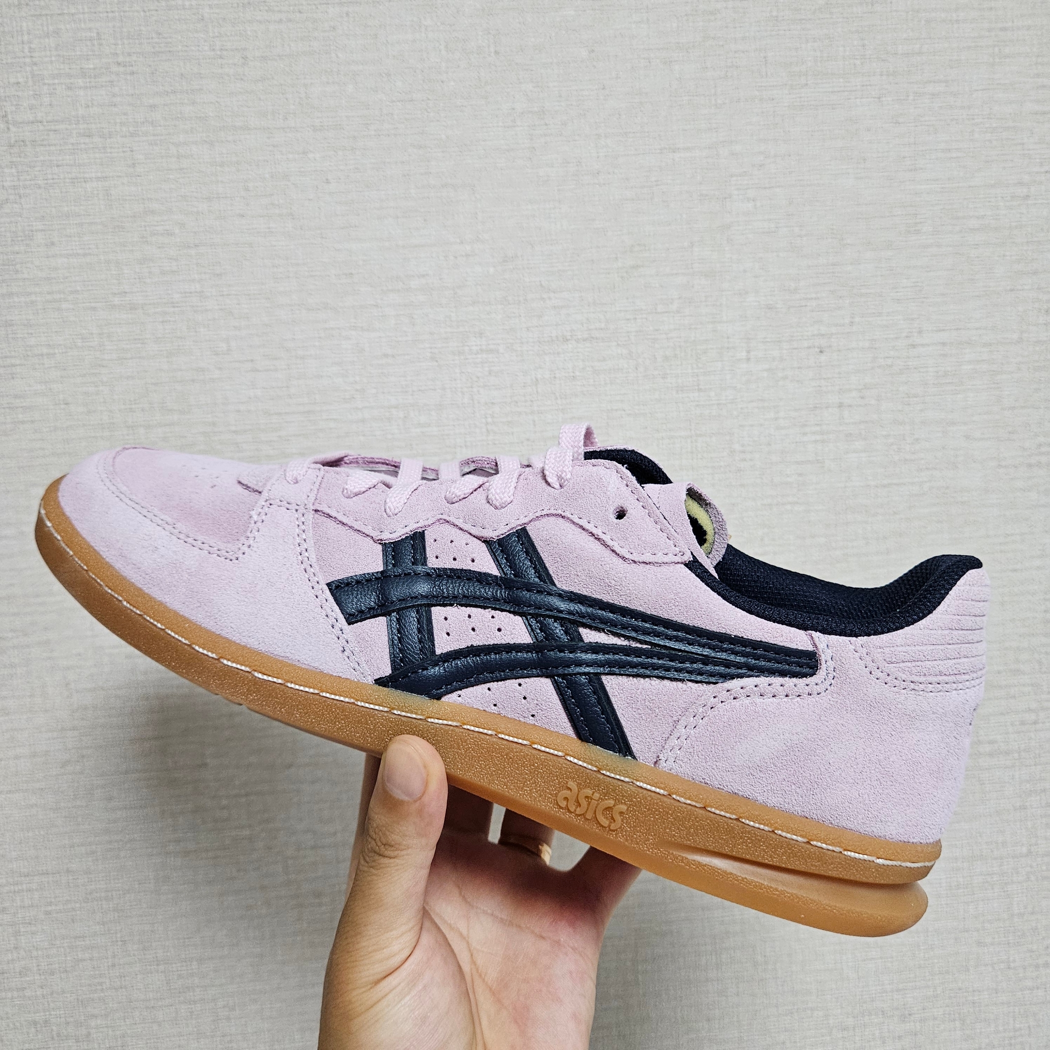 Asics x Hay Skyhand OG Light Lilac Blueberry 착용 스타일 - 2