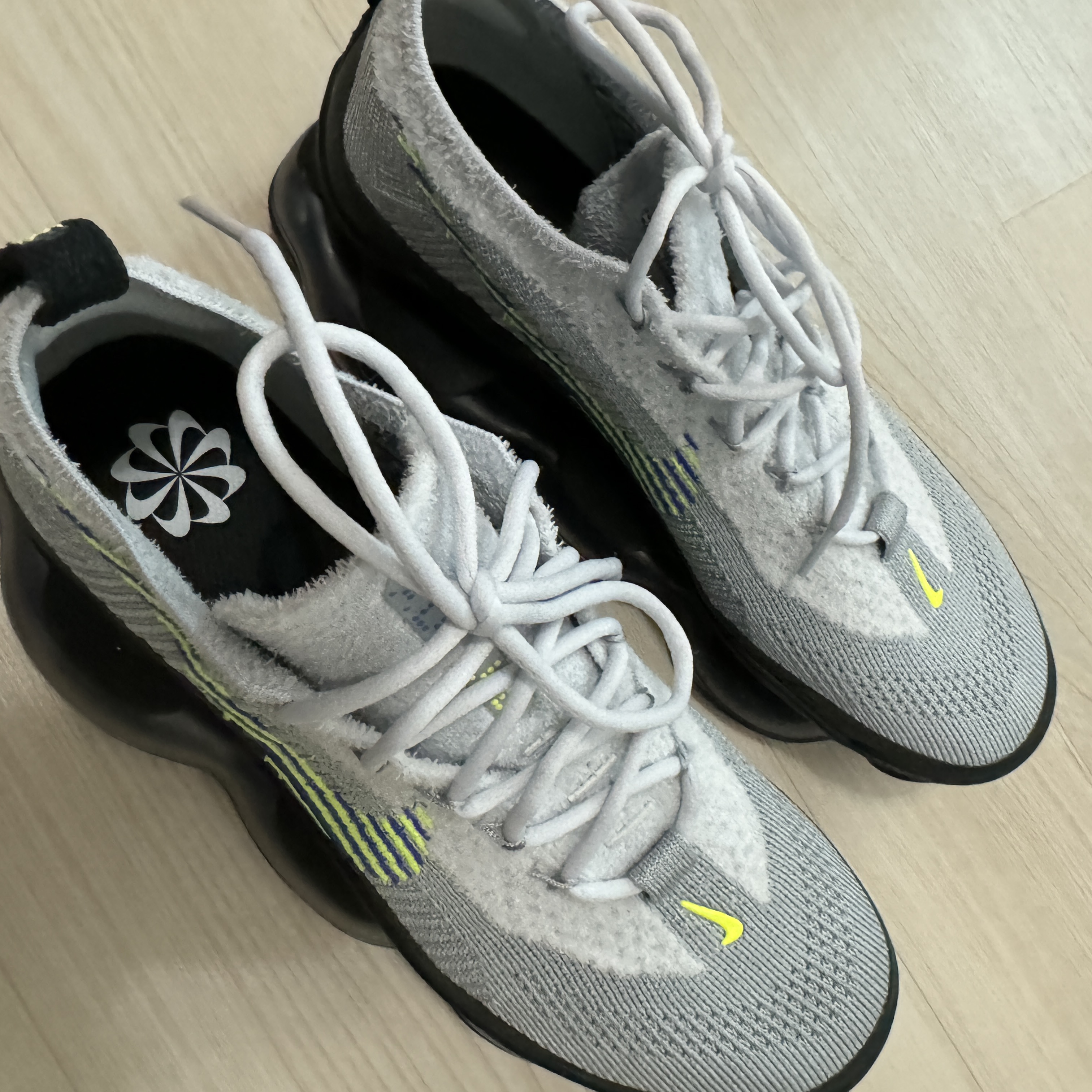 Nike Air Max Scorpion Flyknit Dark Smoke Grey, Nike Air Max Scorpion Flyknit Pewter Dark Smoke Grey 착용 스타일 - 5