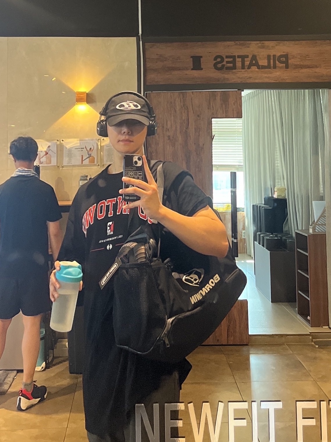 BORN TO WIN B Symbol Big Logo Ball Cap Black 착용 스타일