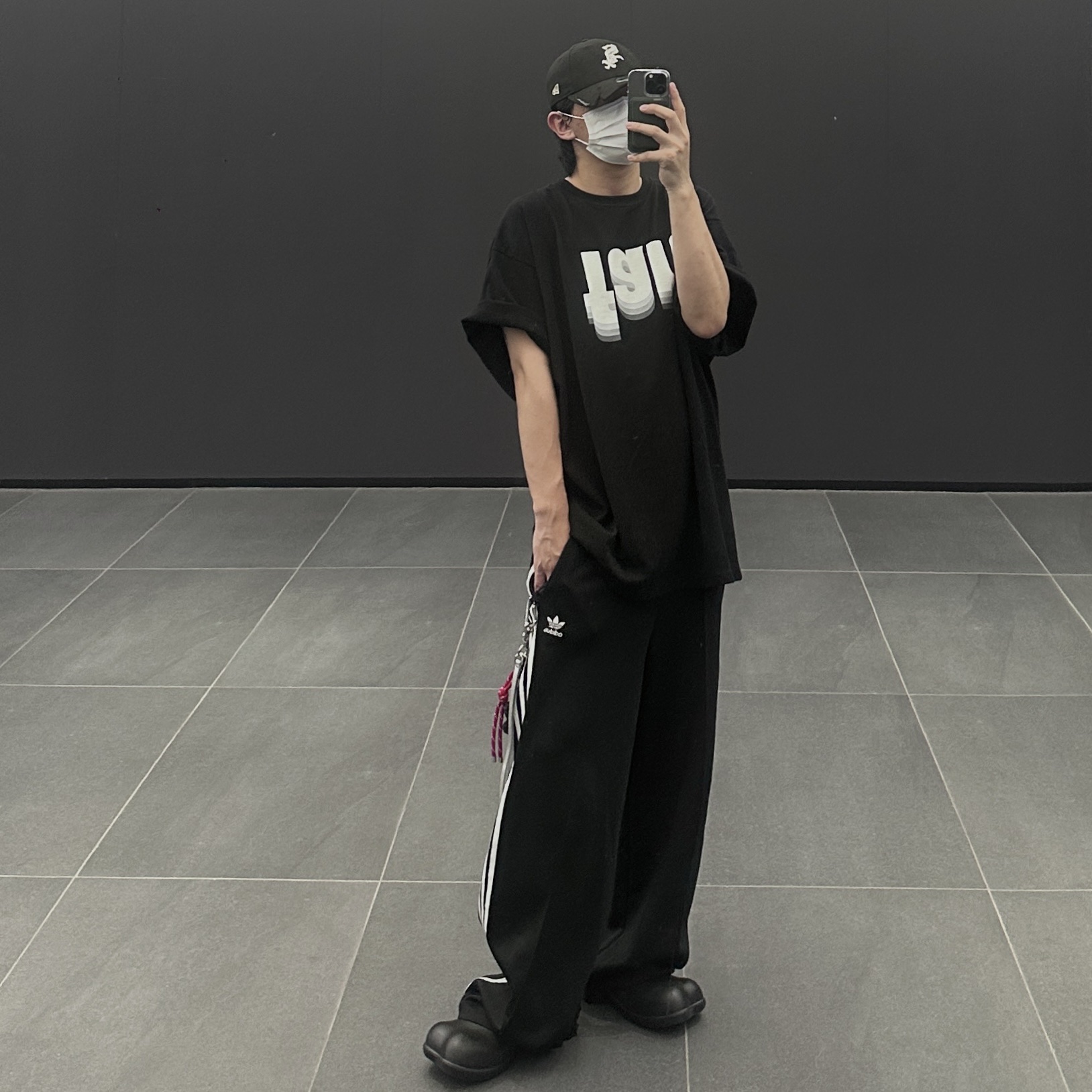 (W) Adidas Primeblue Relaxed Wide Leg Pants Black - US Sizing, (W) Adidas Primeblue Relaxed Wide Leg Pants Black - KR Sizing 착용 스타일 - 3