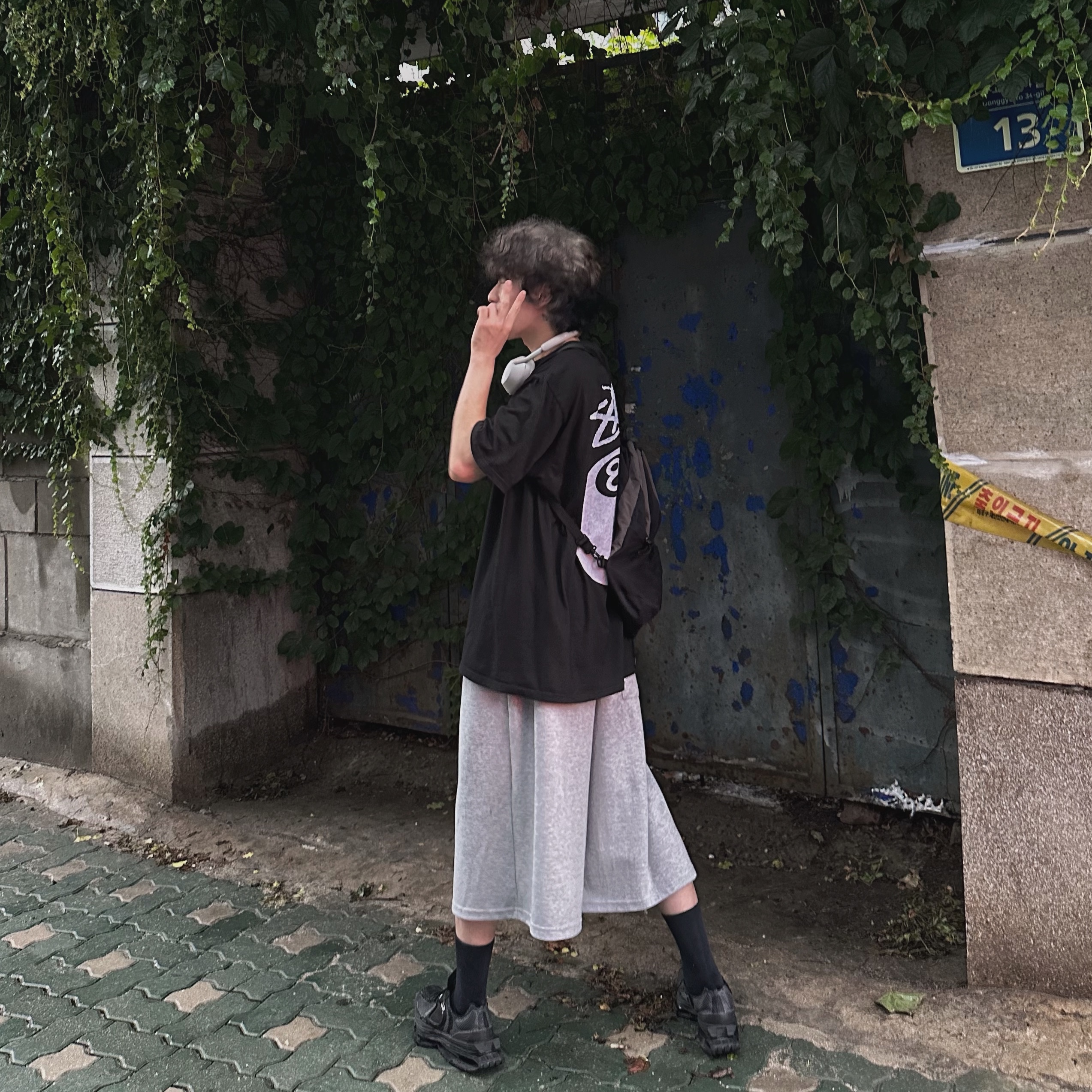Stussy 8 Ball Pigment Dyed T-Shirt Black, Sony WH-1000XM5 Silver (Korean Ver.) 착용 스타일 - 3