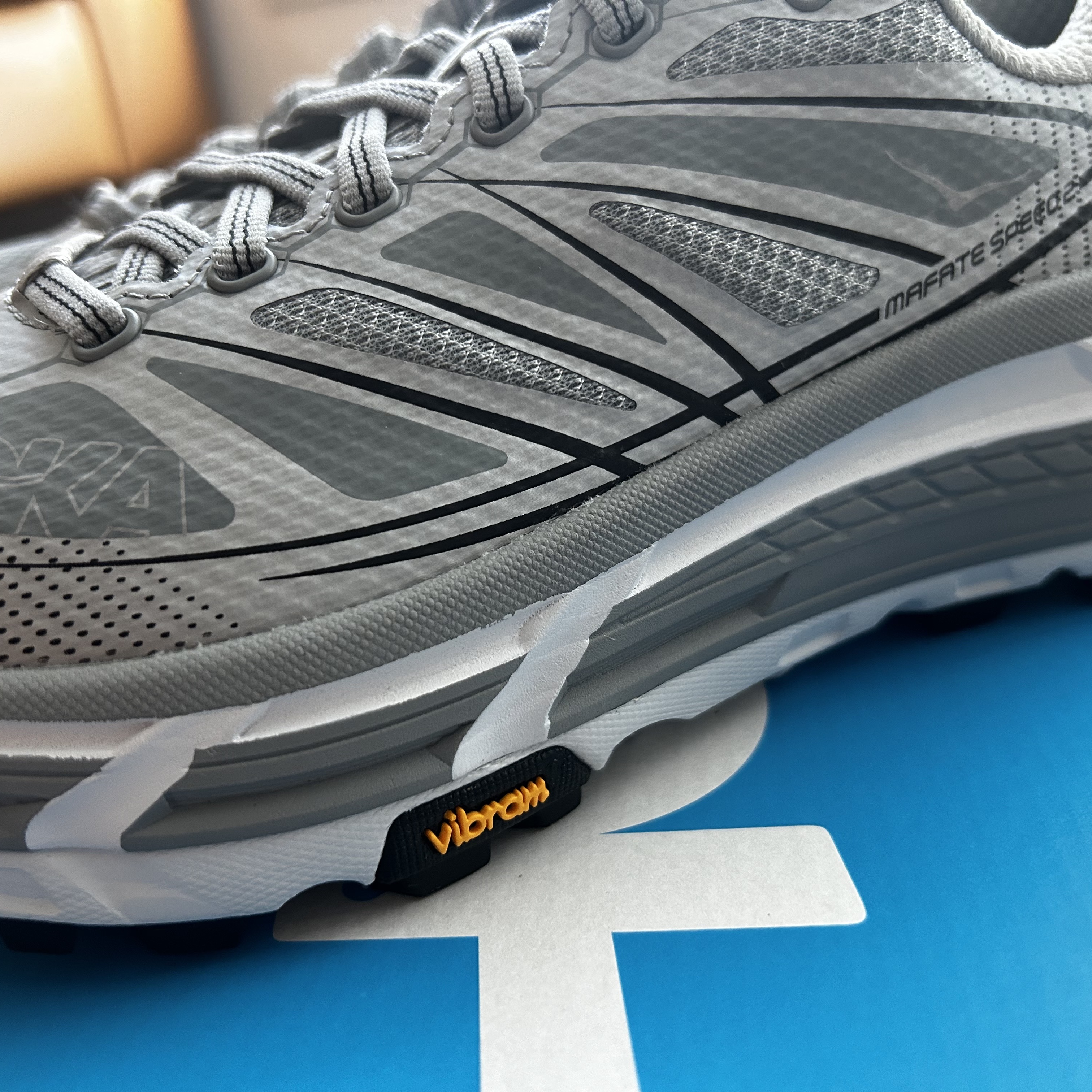 Hoka Mafate Speed 2 Stellar Grey Galactic Grey 착용 스타일 - 2
