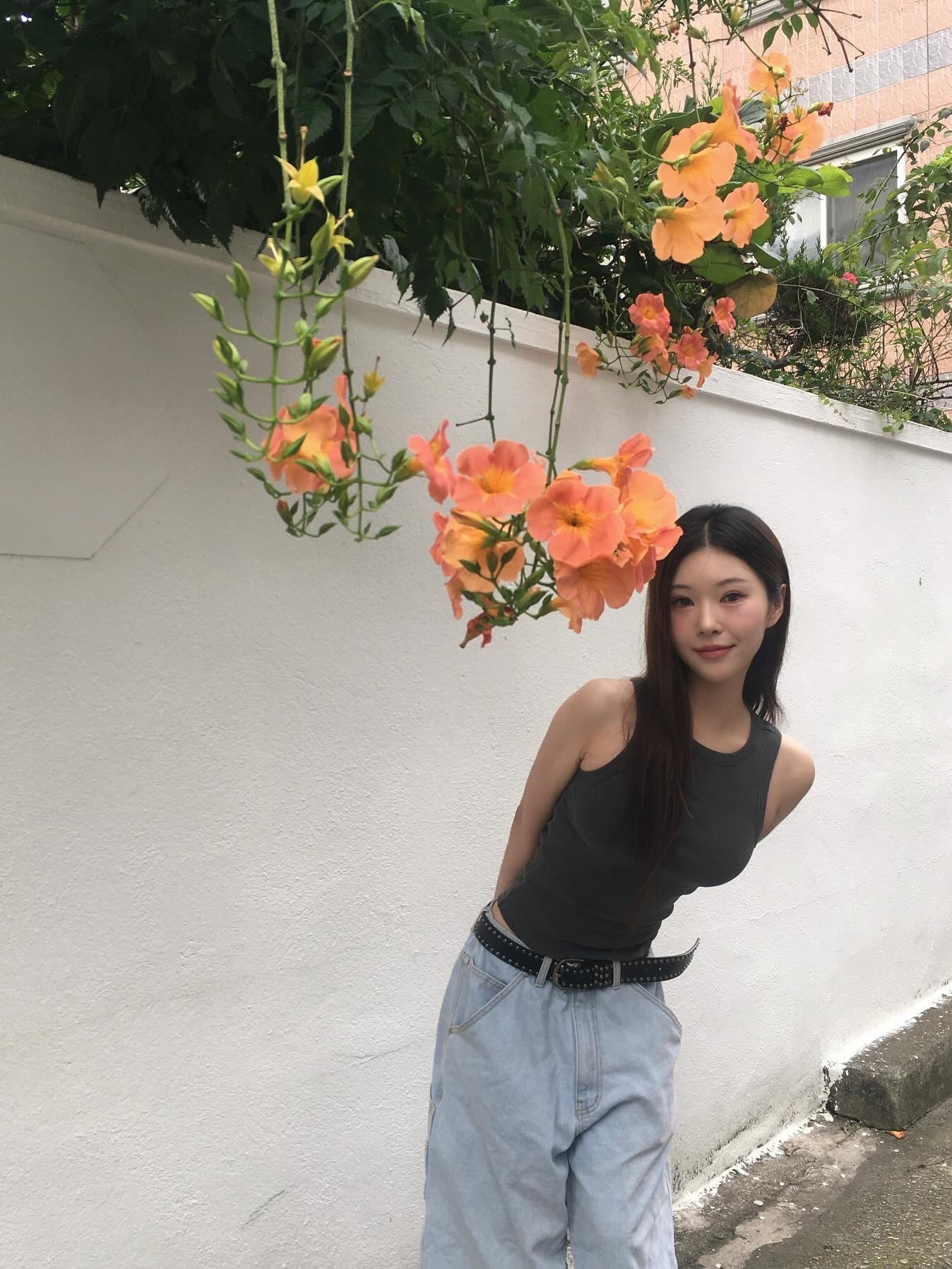 Suade Washed Sleeveless Black, Suade Washed Sleeveless White 착용 스타일