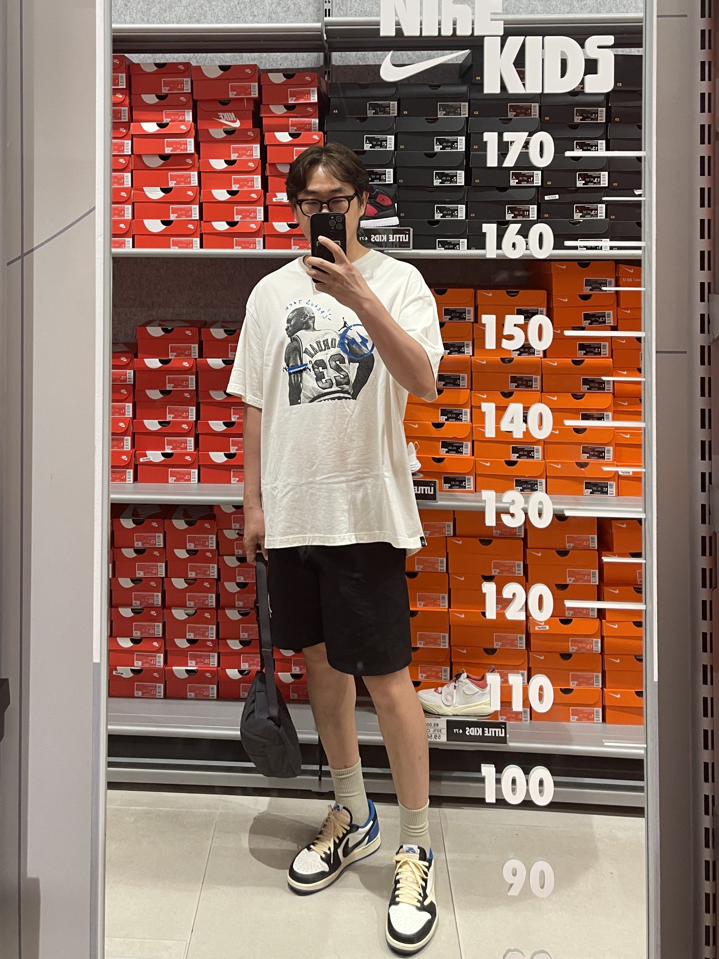 Jordan 1 x Travis Scott x Fragment Retro Low OG SP Military Blue, Jordan x Travis Scott x Fragment T-Shirt Sail (DJ0620-133) 착용 스타일 - 2