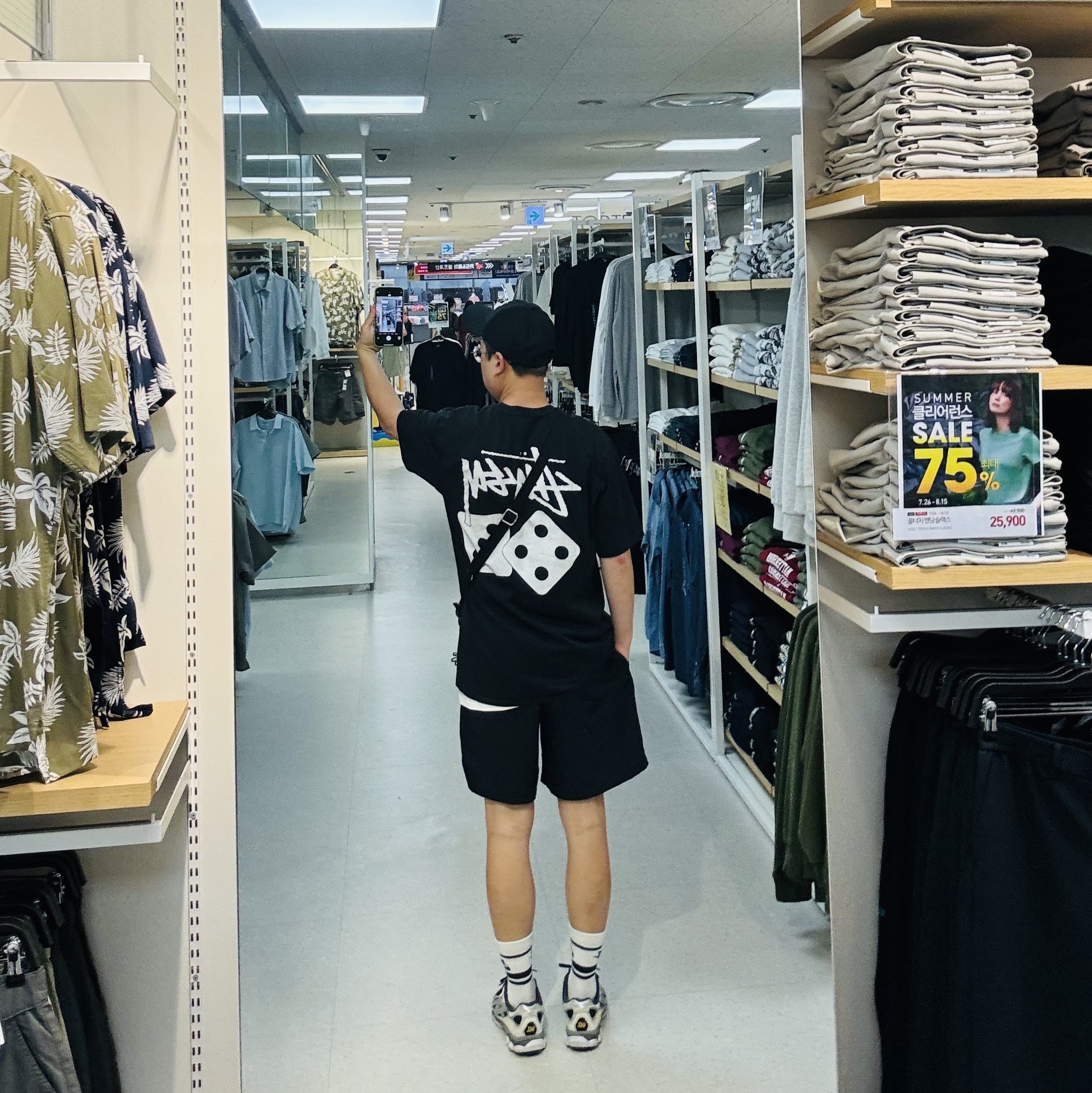 Stussy Low Profile Stock Dice Snapback Black, Stussy Dice Pigment Dyed T-Shirt Black 2021 착용 스타일 - 2