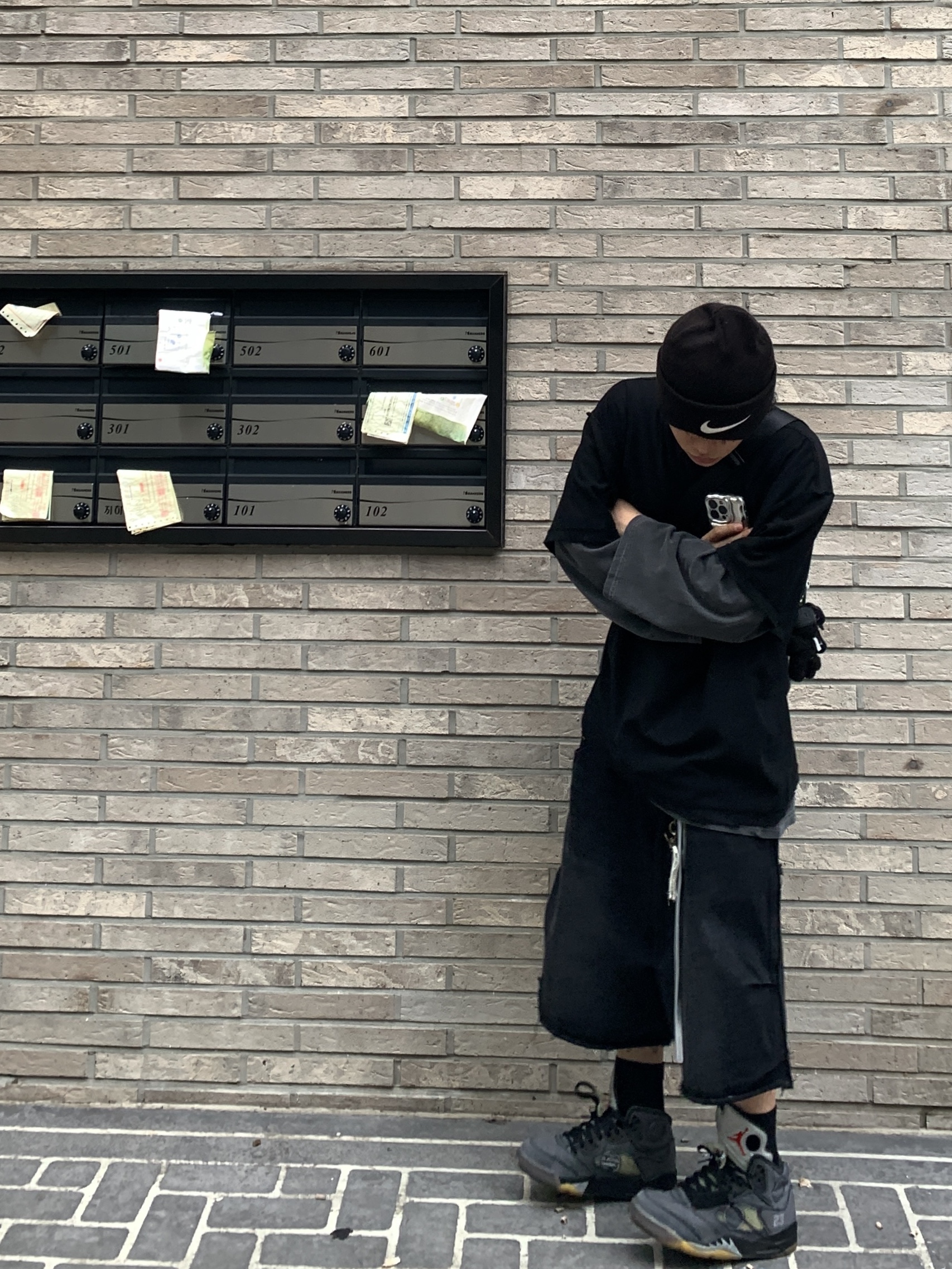 Nike x Stussy Cuff Beanie Black, Jordan 5 x Off-White Retro SP Black Muslin 착용 스타일 - 2