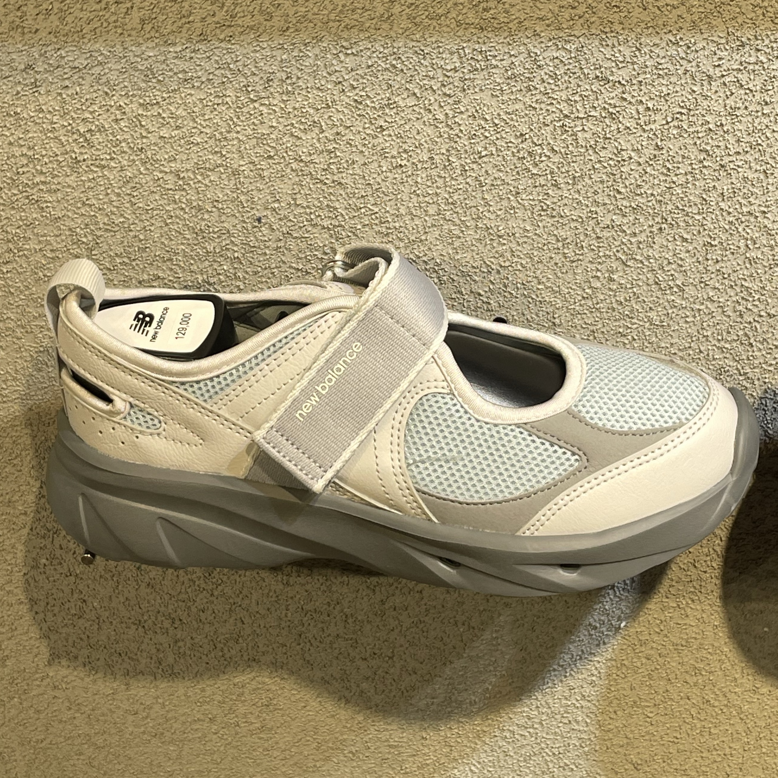 (W) New Balance Breeze SD2202 Light Gray 착용 스타일