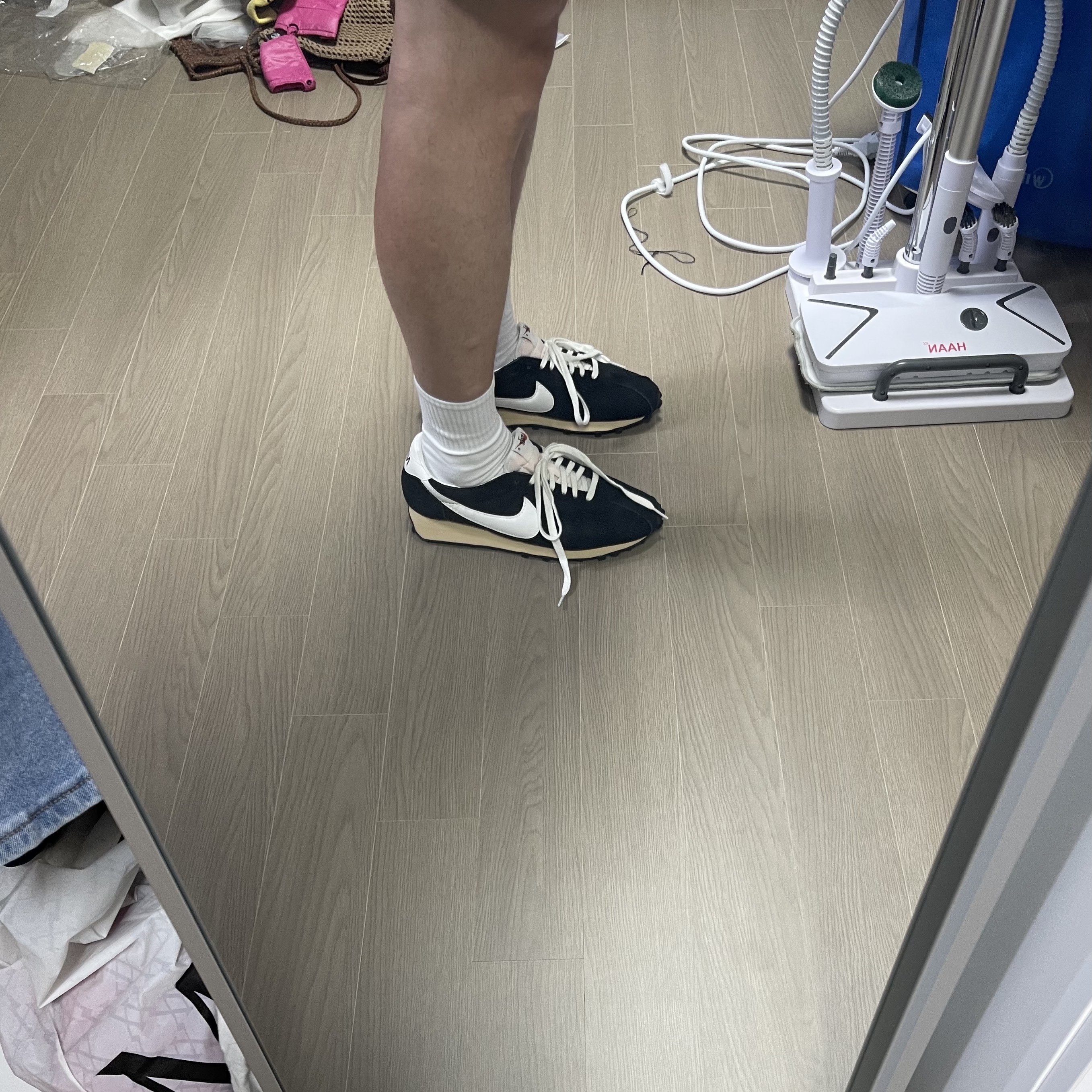 Nike LD-1000 SP Black and Sail 착용 스타일
