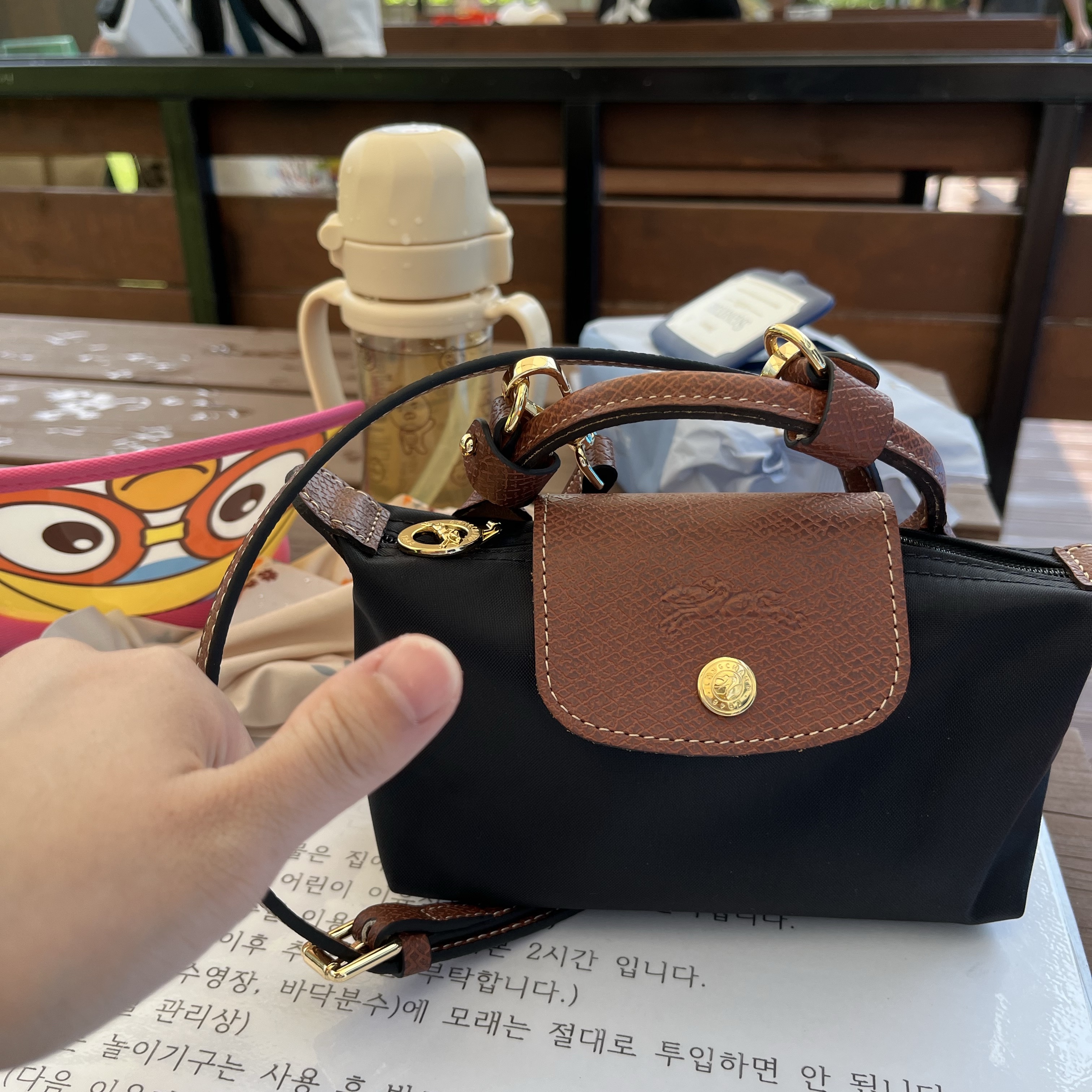 Longchamp Le Pliage Original Handle Pouch Black 착용 스타일