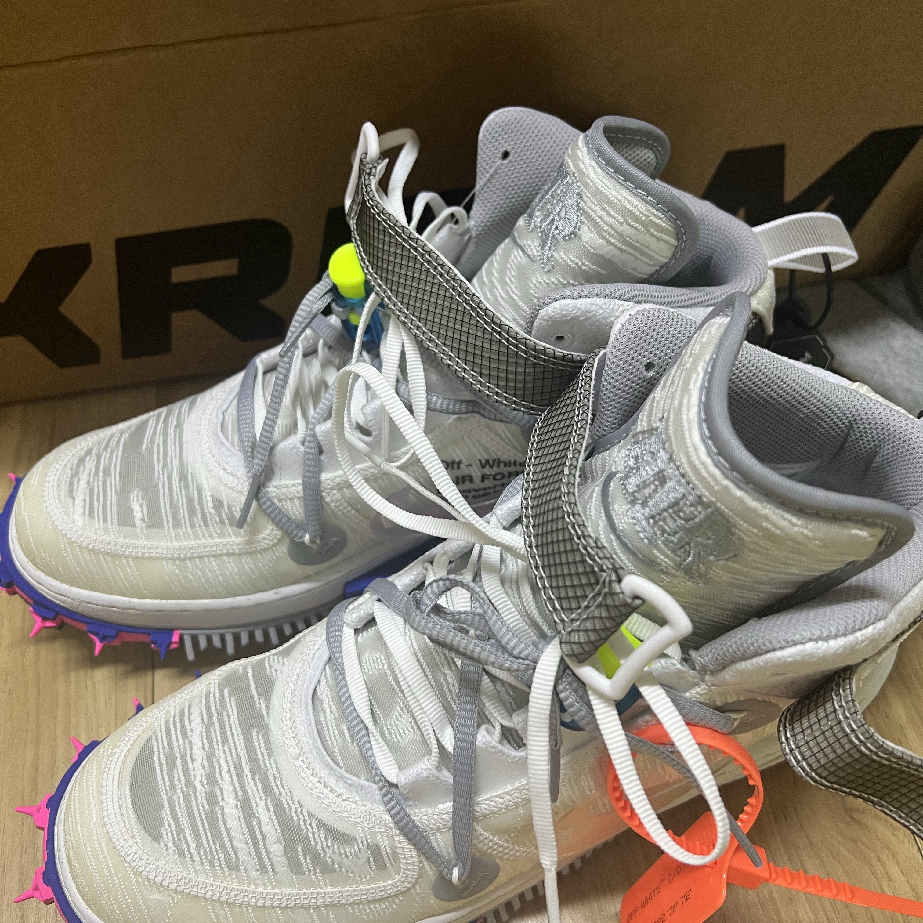 Nike x Off-White Air Force 1 Mid SP White 착용 스타일 - 2