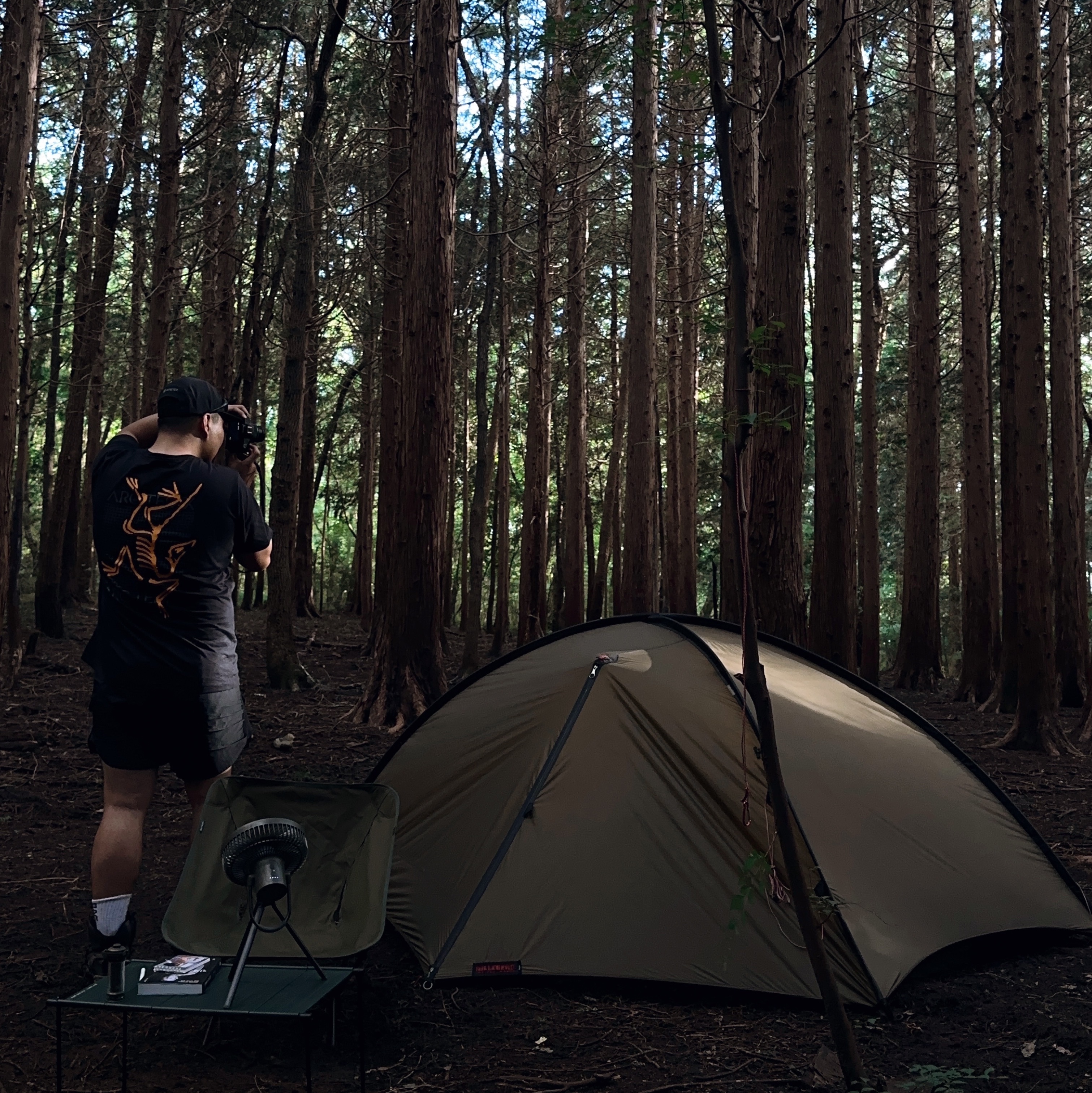 Arc'teryx Arc'Multi Bird Logo SS T-Shirt Black, Hilleberg Rogen Sand 착용 스타일 - 1
