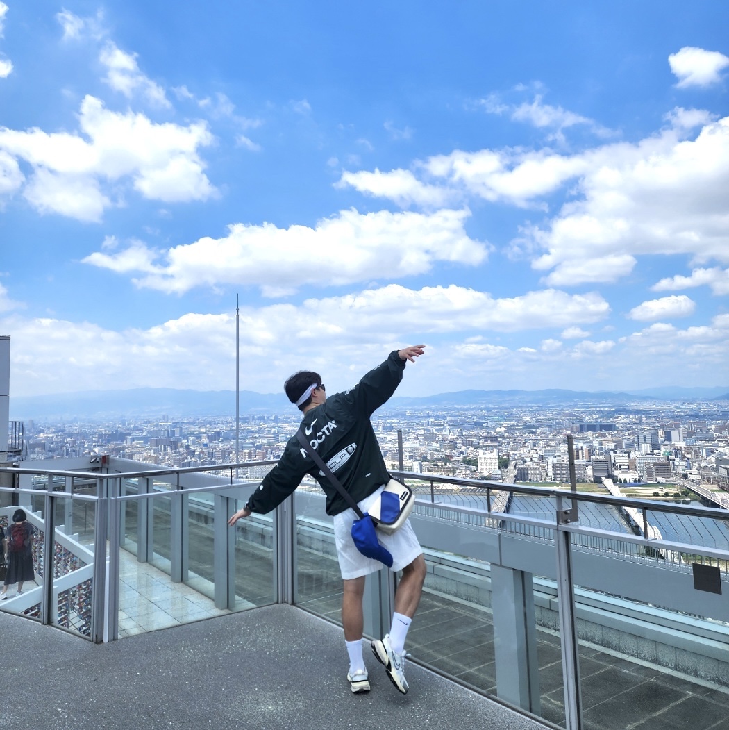 Nike x Drake Nocta Golf Crewneck Top Green - Asia, Nike V2K Run Summit White Metallic Silver 착용 스타일 - 1