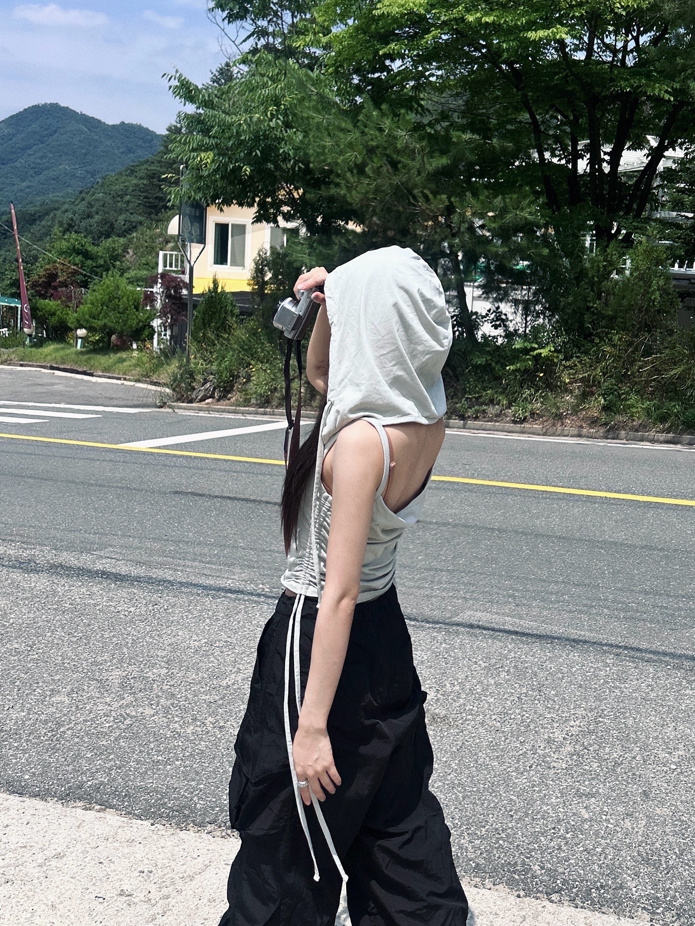 Suade Nylon Cargo Pants Grey, Suade Nylon Cargo Pants Black 착용 스타일